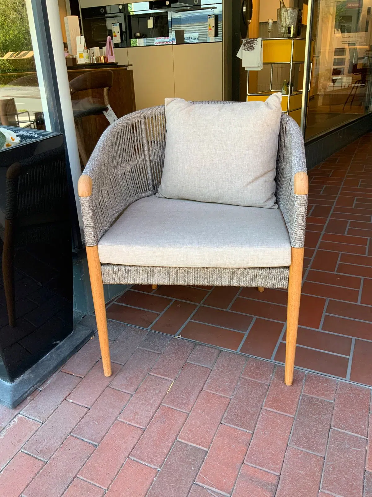 Outdoor-Armlehnstuhl Borkum von Lambert/ beige /schiefer