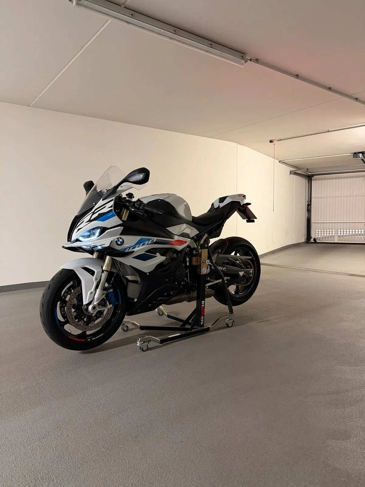 BMW S 1000 RR / wenig Km / Akrapovic Titankrümmer / Carbonfelgen