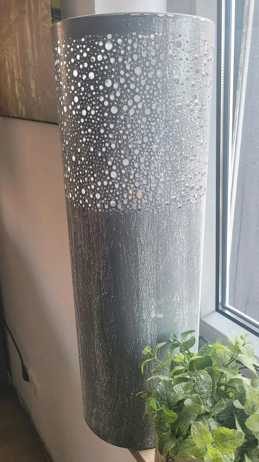 Dekorative Stehlampe Metall grau/weiß gelöchert 60cm FP 55 Euro