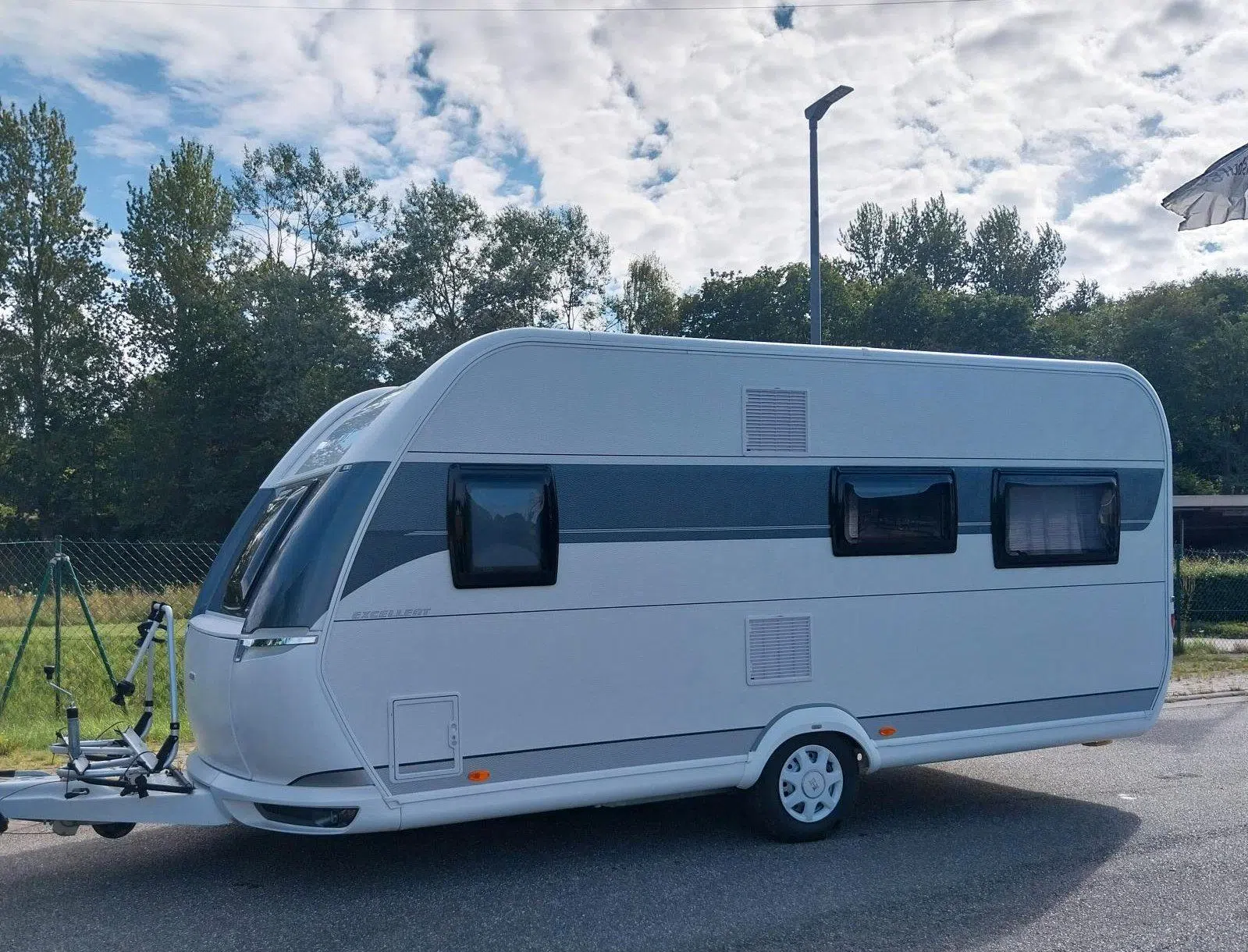 Hobby Excellent 495 UFE Festbett Rundsitzgruppe