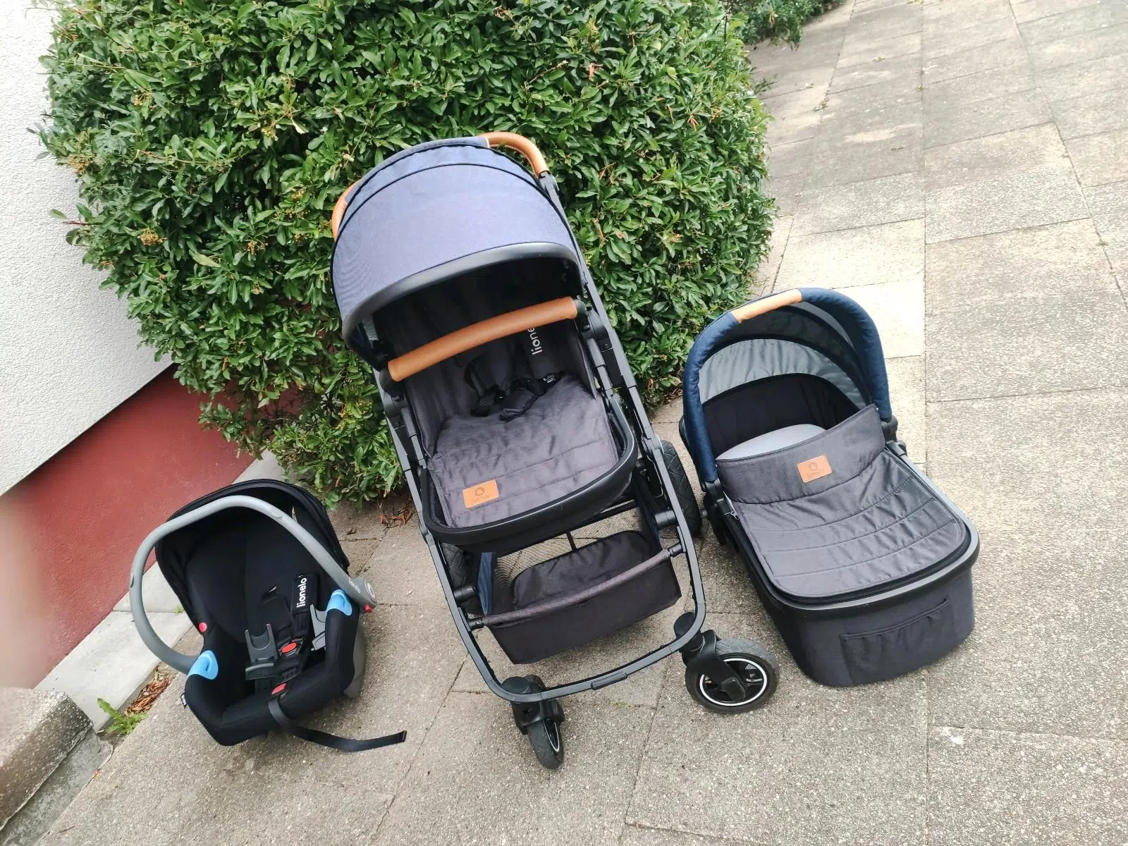 Lionelo Kinderwagen-Set mit Babyschale und Zubehör
