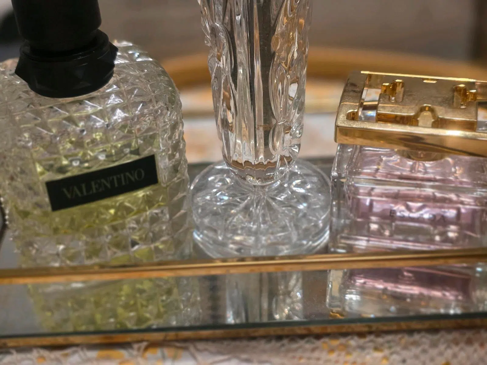 3 Parfumflakons Valentino, Escada  und weitere