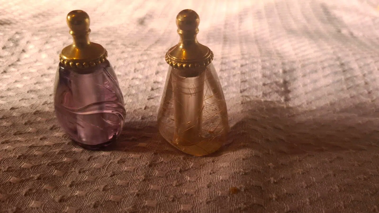 2 Flakons aus Amethyst und Rutilquarz für Parfum