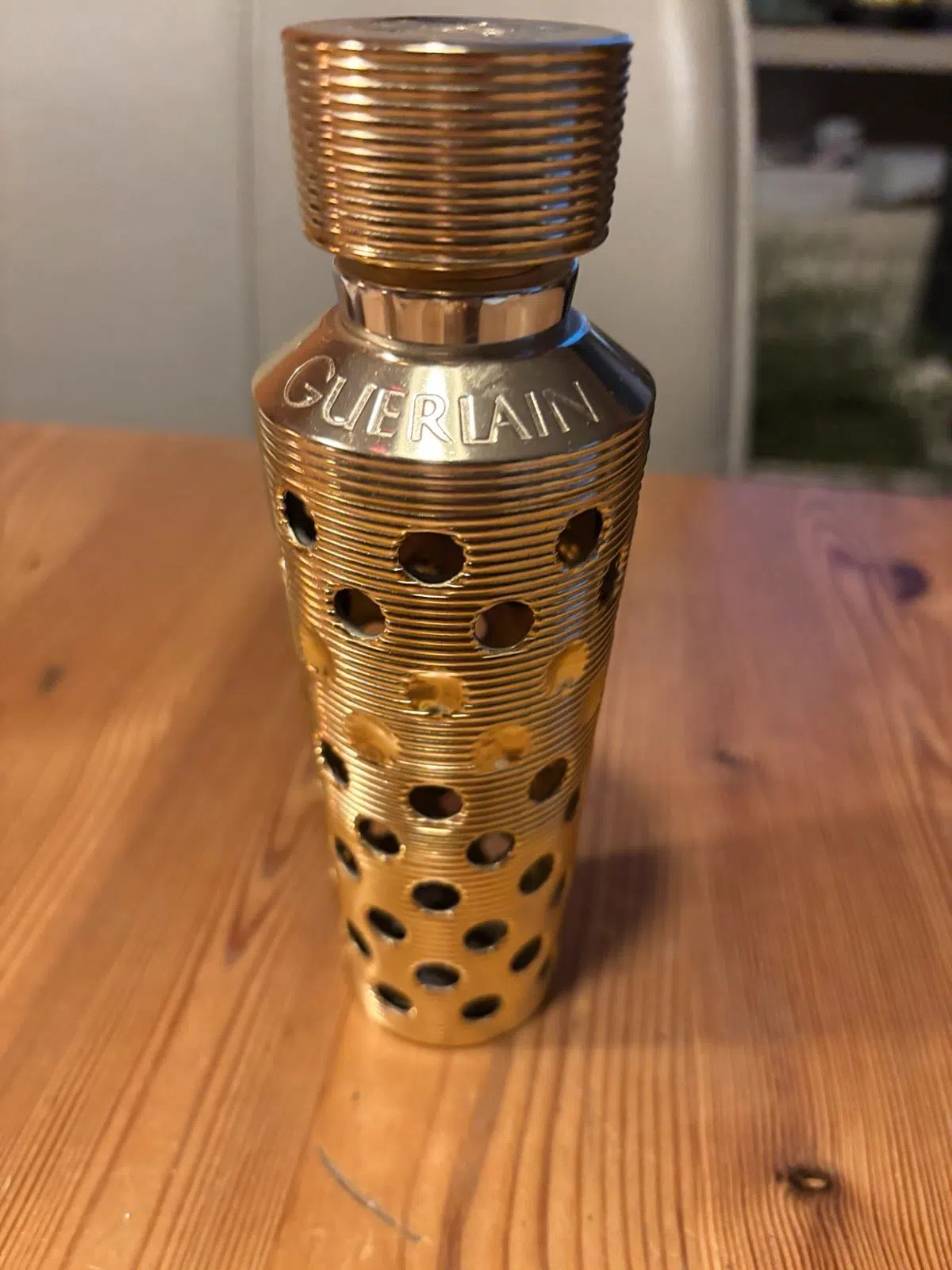 Guerlain Parfum Flakon goldfarben