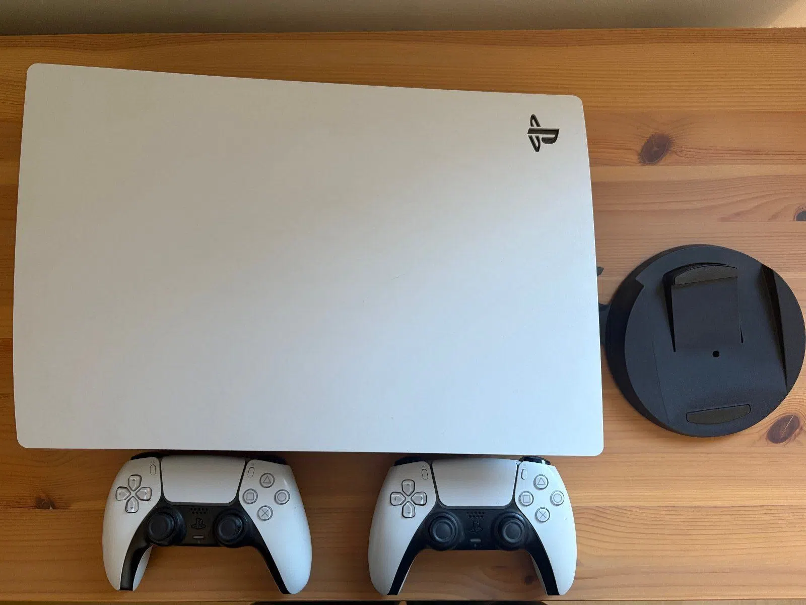 PS5 Disc Edition 825 GB + 2 Controller + 15 Spiele – GTA 6 ready