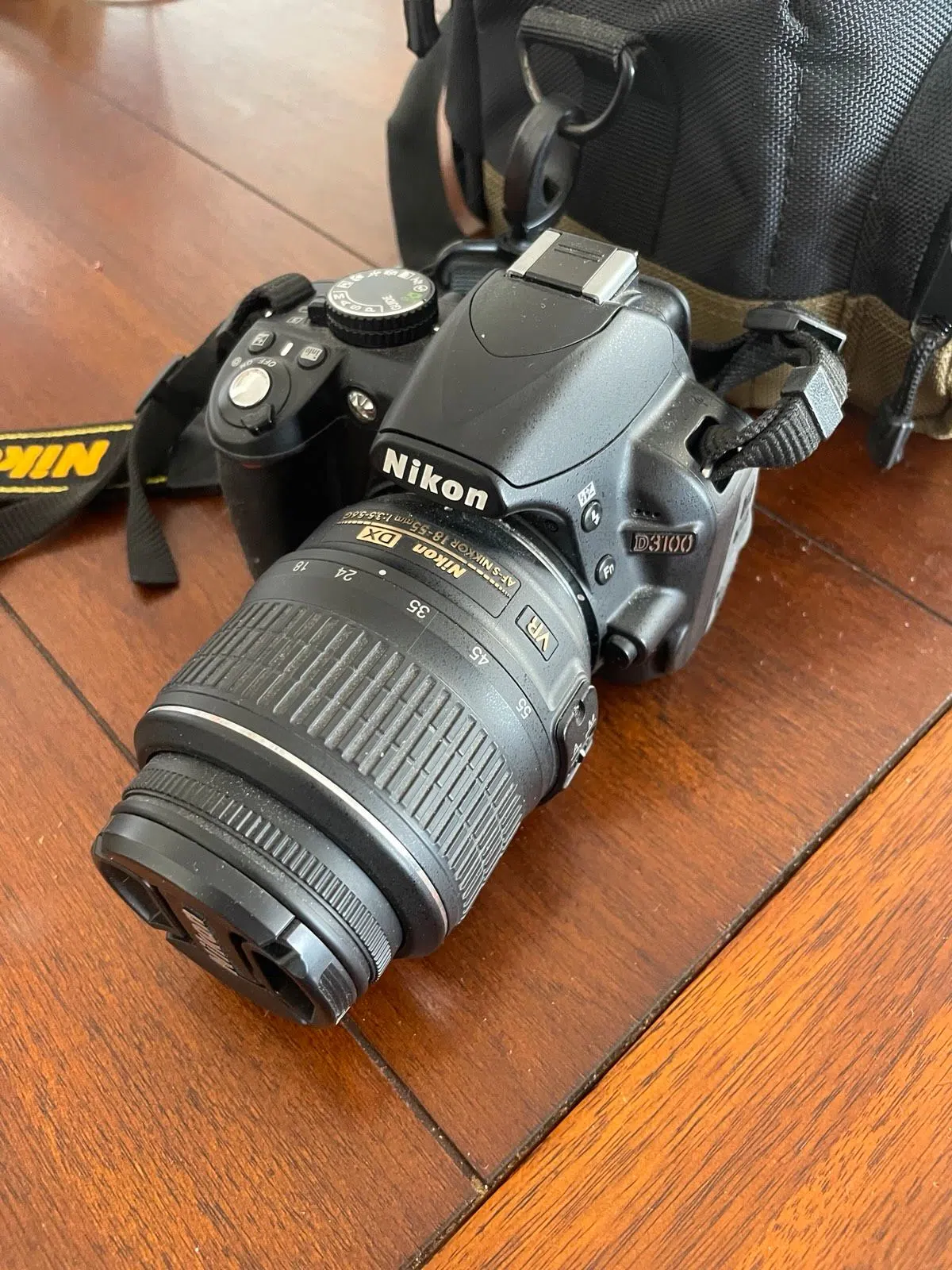 Nikon D3100 Spiegelreflex mit Tasche (rausnehmbarer Akku defekt)