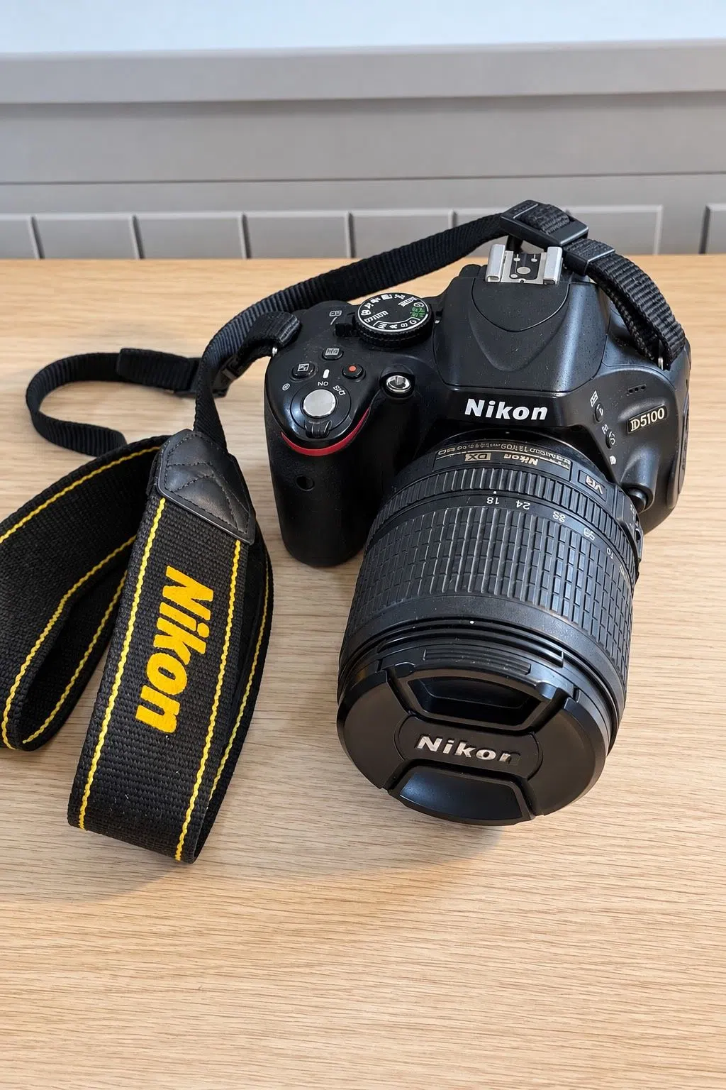 Nikon D5100 Set mit Objektiv & Blitz