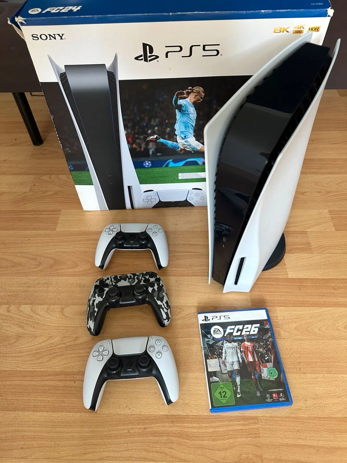 PS5- PlayStation 5 mit Disc-Laufwerk, 3 Controller und FC26