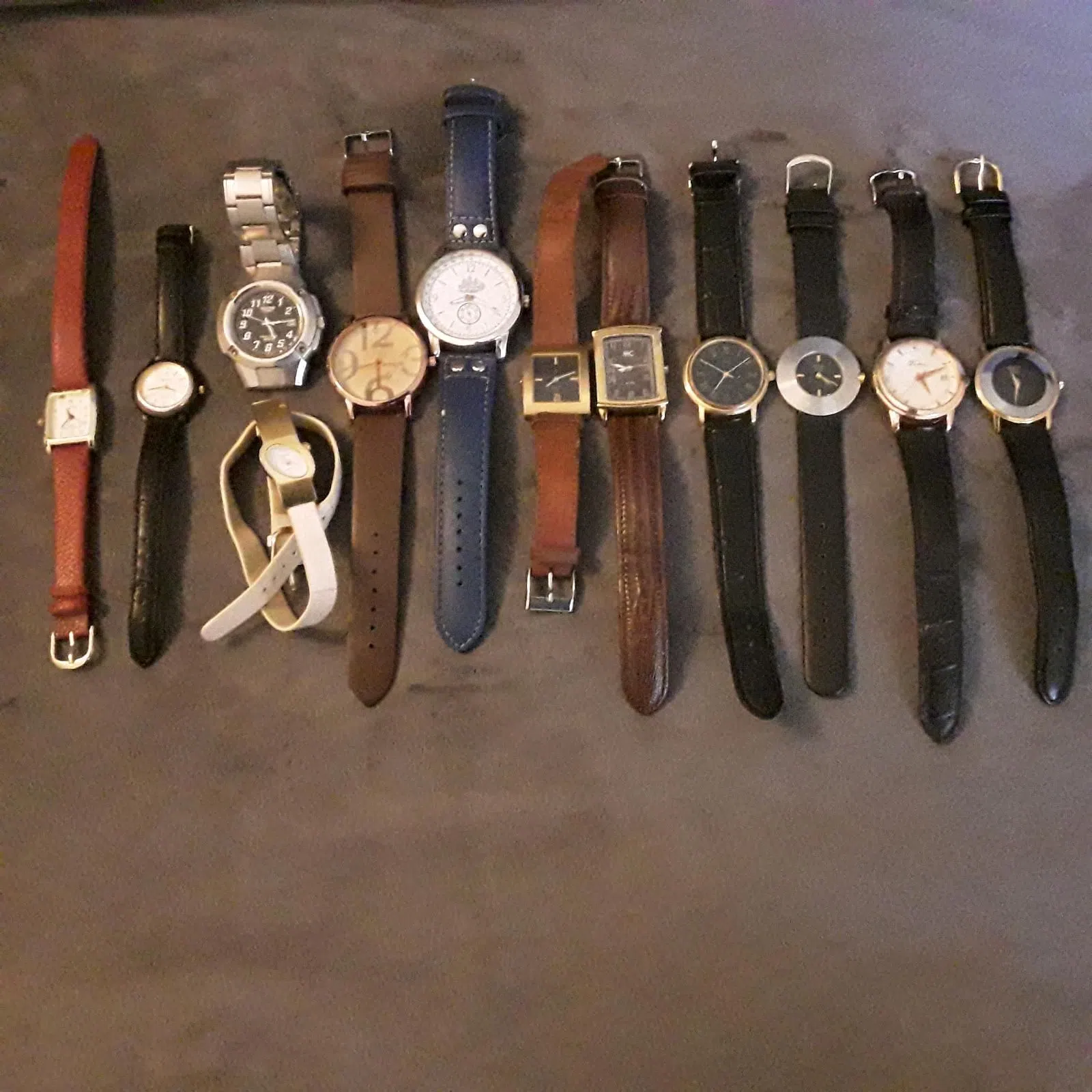 Konvolut von 12 Retro-Armbanduhren 70er 80er 90er Jahre