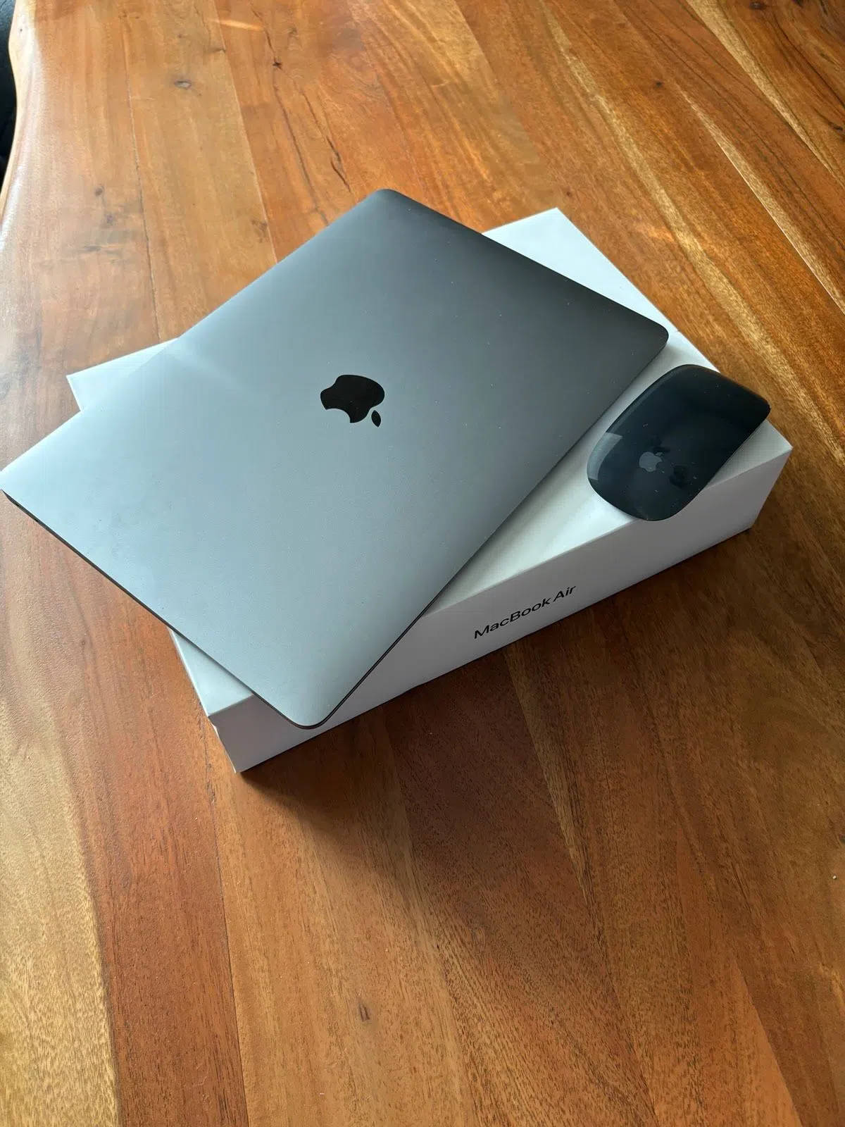 Apple MacBook Air M1 2020, 8GB/512GB, Space Grau, inkl. Zubehör