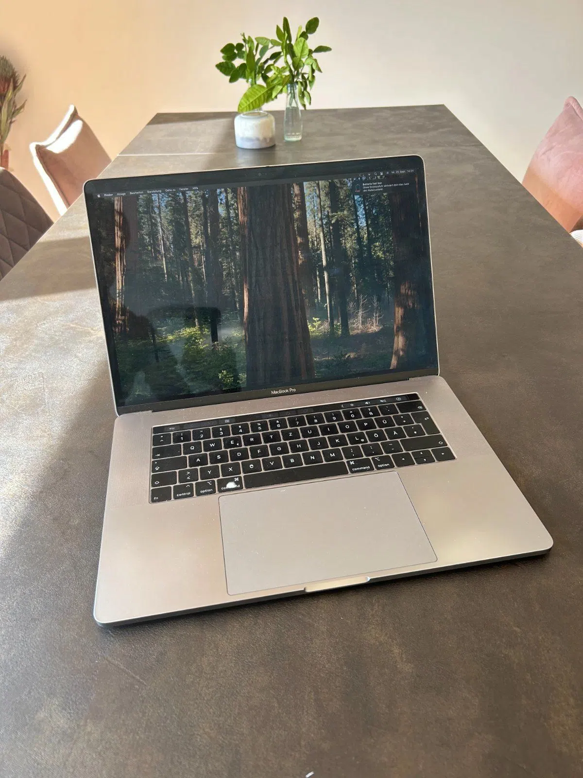 Apple MacBook Pro 15" (2019) | Intel i7 | 16 GB RAM | Touch Bar