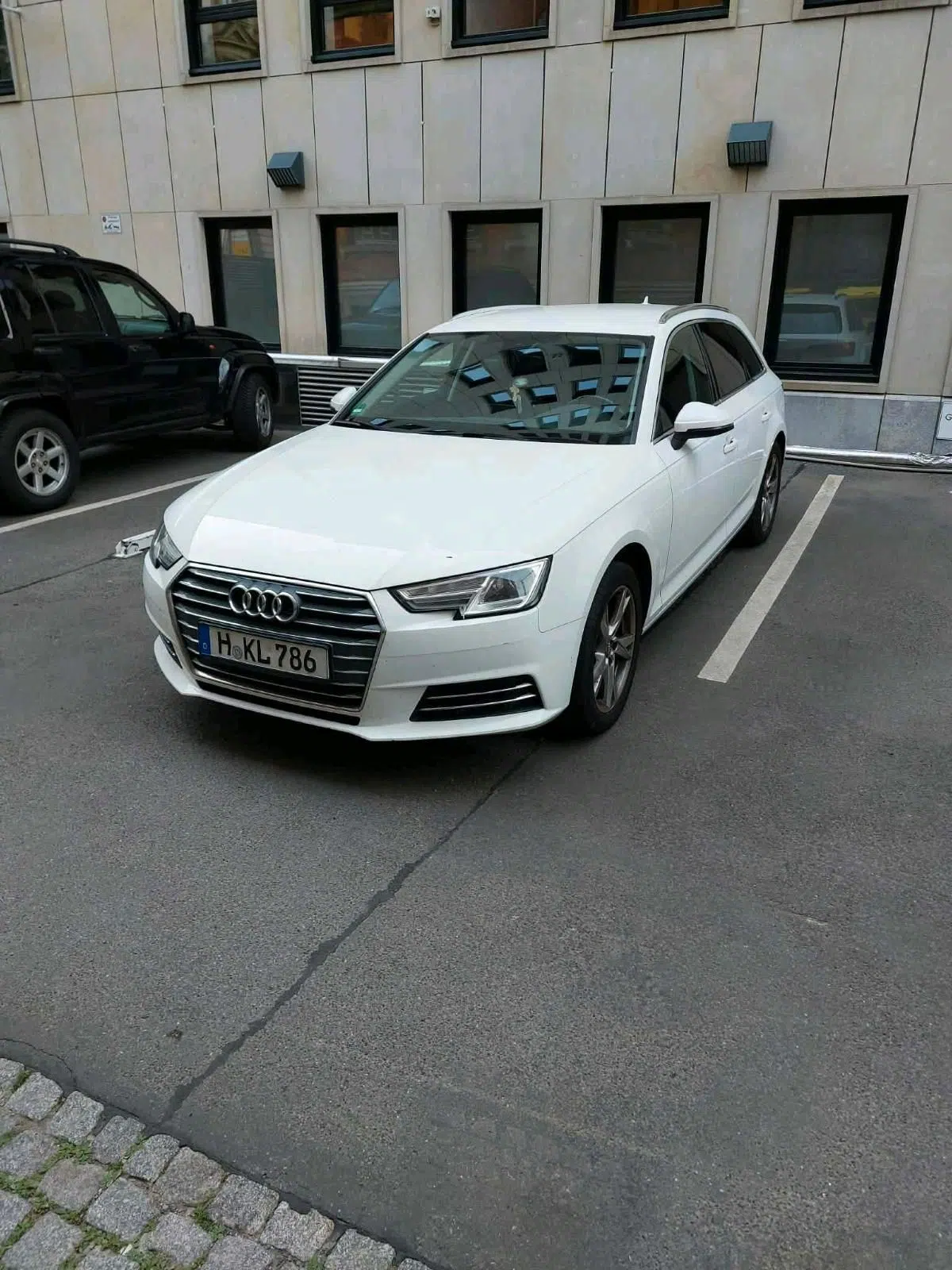 Audi A4 Avant 2.0 TDI 150PS Top Zustand Massagesitze
