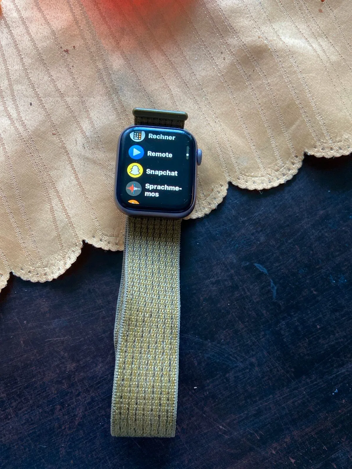 Apple Watch Series 4 44mm mit Ladekabel