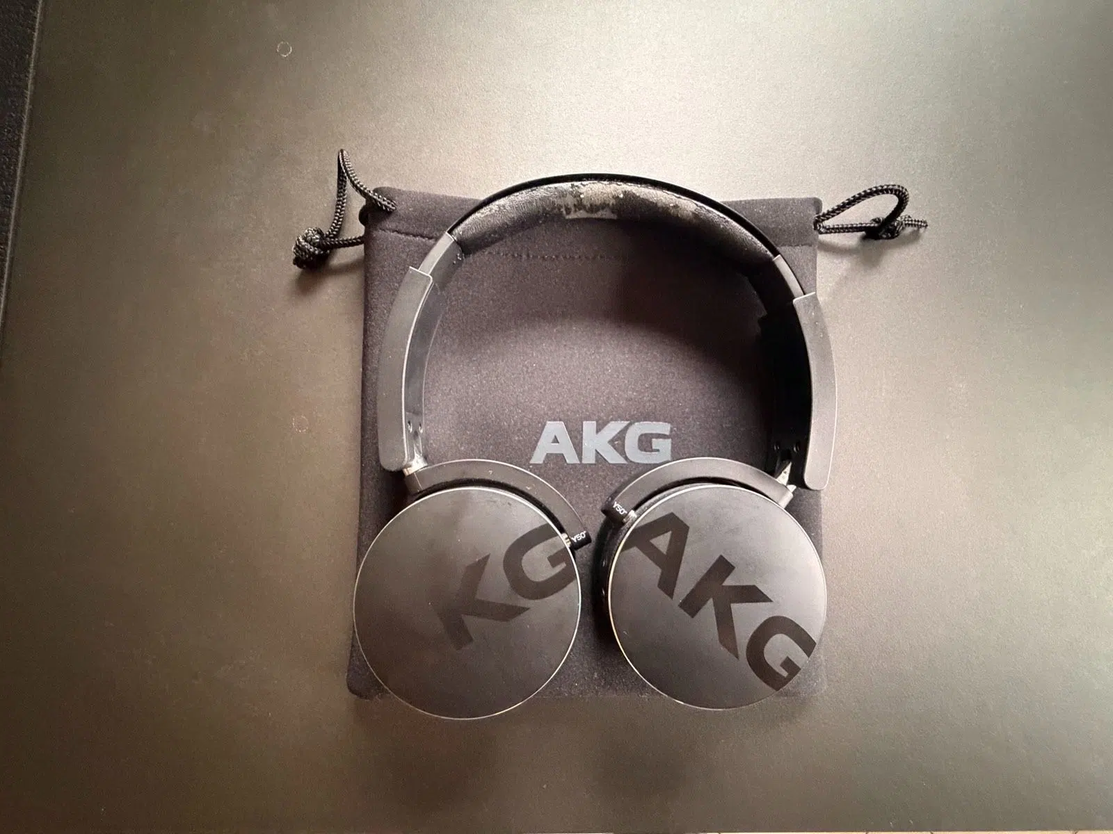 AKG-Y50BT Kopfhörer / ideal für Fitnessstudio