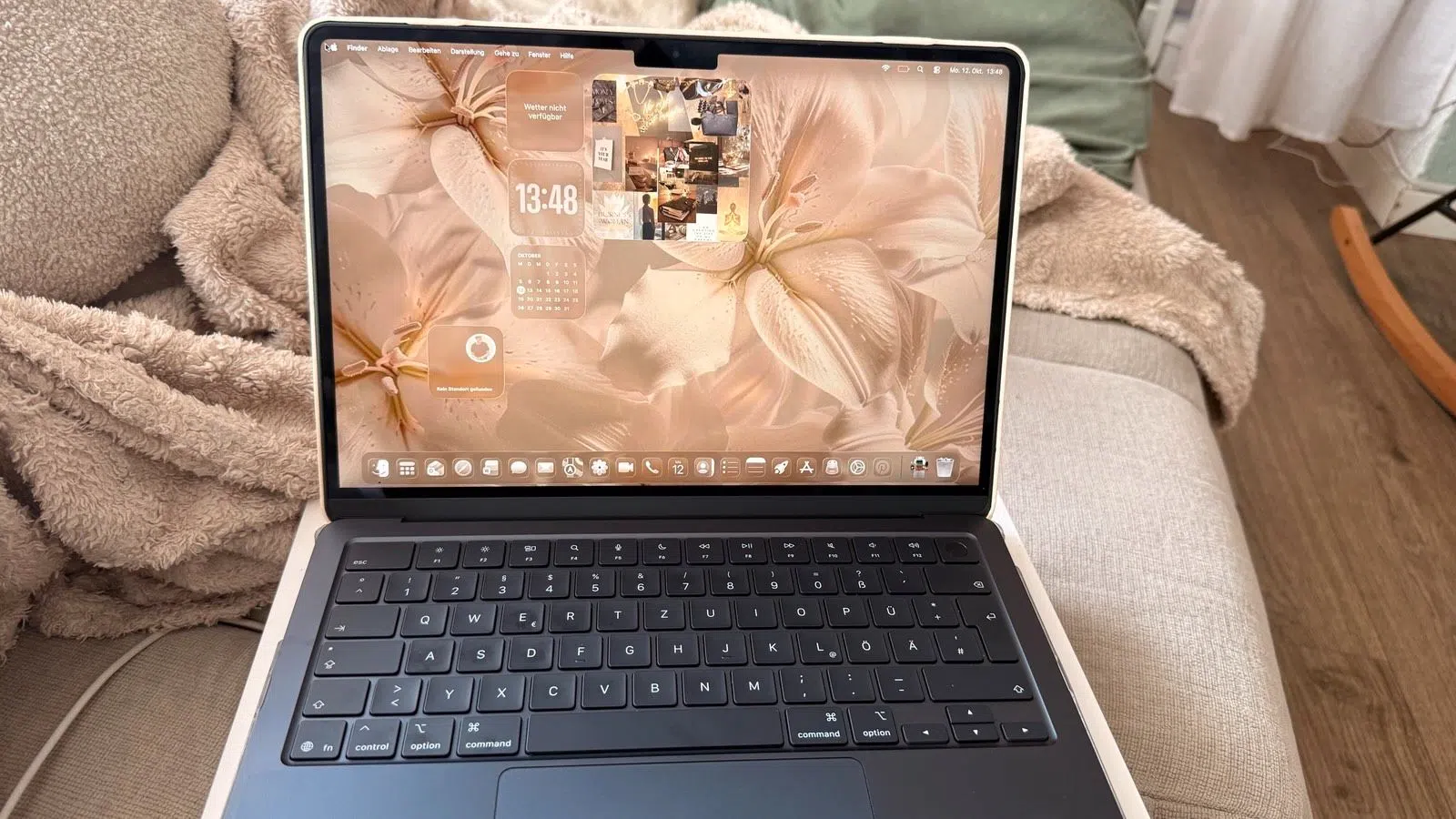 Apple MacBook M4 Chip 256GB dunkelblau wie neu