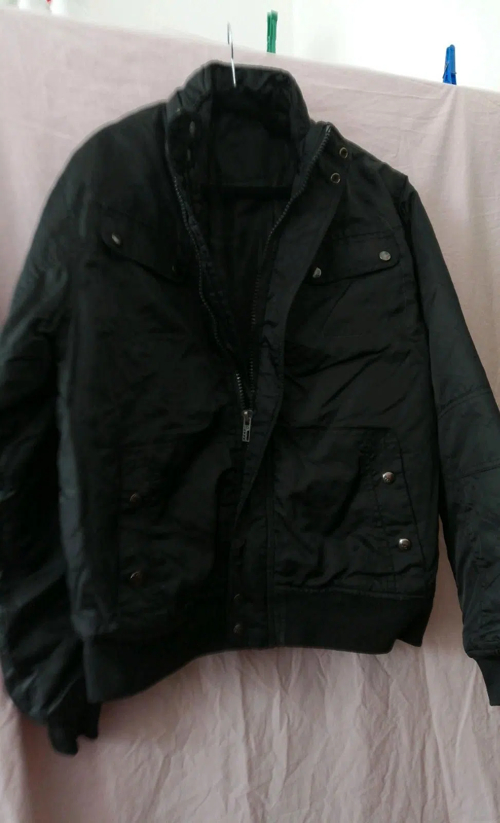 Schwarze Herrenjacke im Bomber-Stil S/M