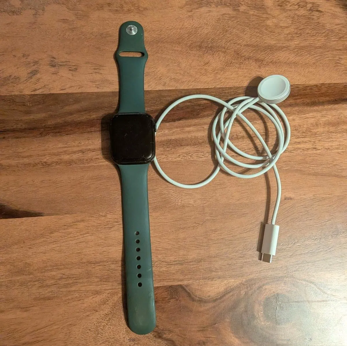 Apple Watch Series 7, 45 mm, GPS - Dunkelgrün