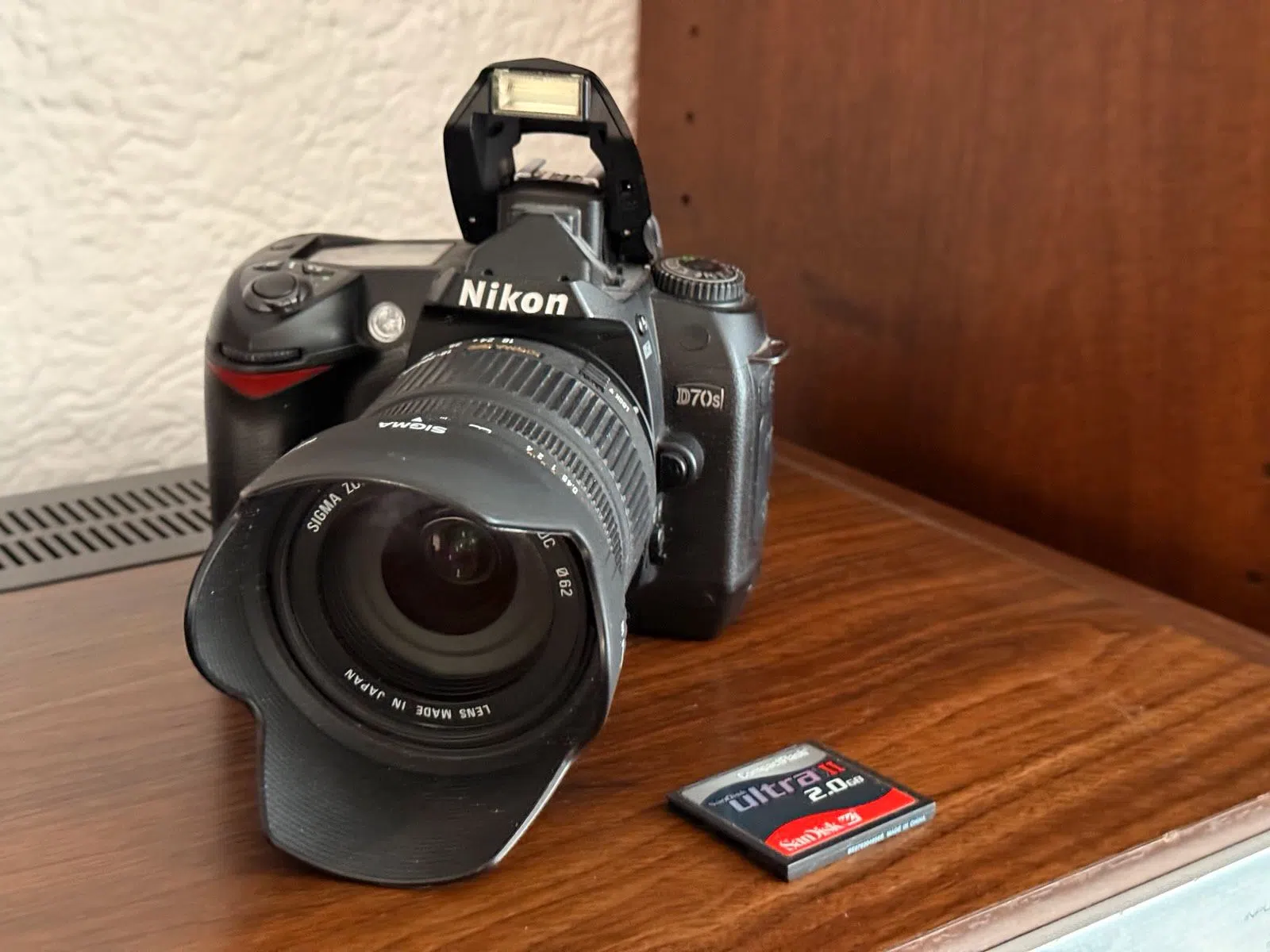Nikon D70s DSLR Kamera + Sigma 18-200mm DC Objektiv