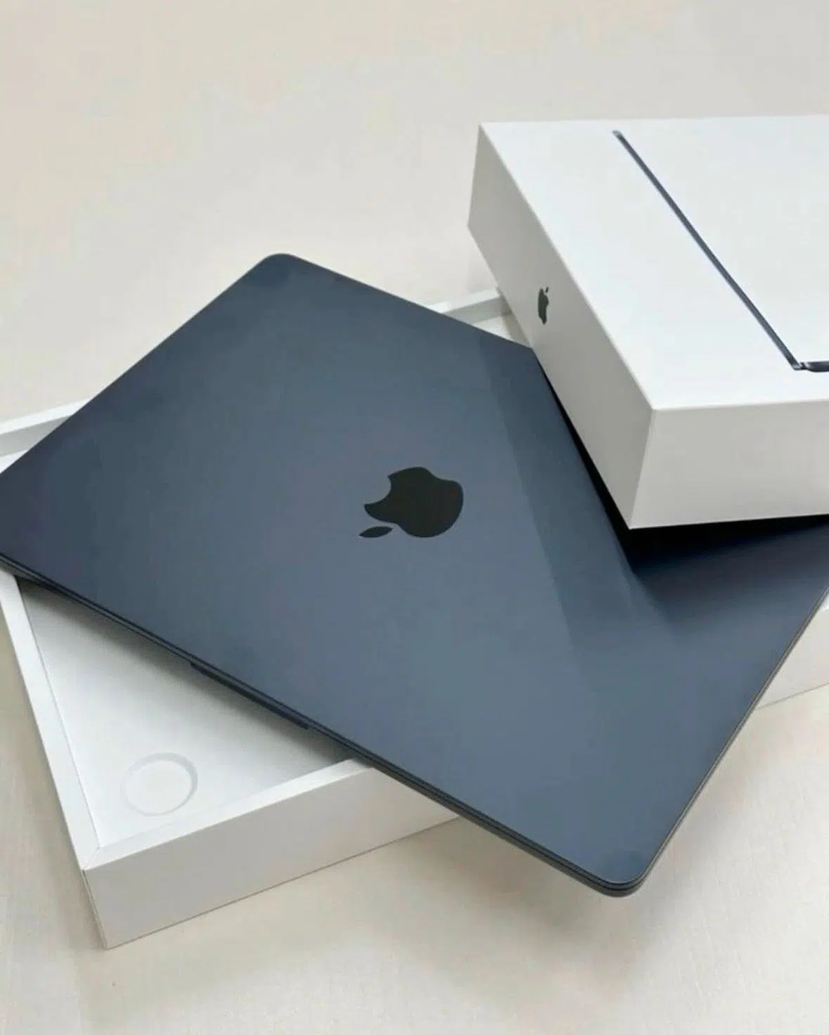 Apple Macbook Air M2 Mitternachts Blau Guter Zustand
