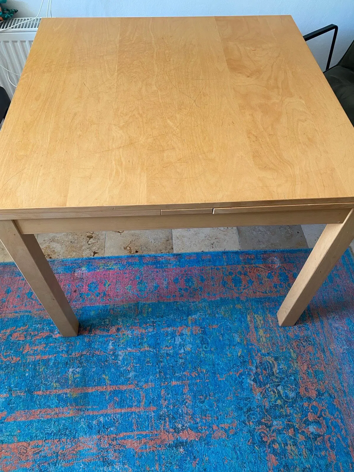 Stabiler Holztisch