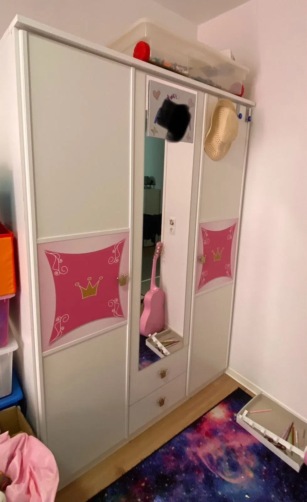 Kinderbett Kleiderschrank Nachtschränkchen