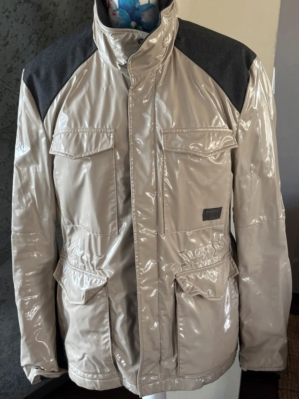 Replay One Off Herrenjacke Beige Glanzoptik Gr. L