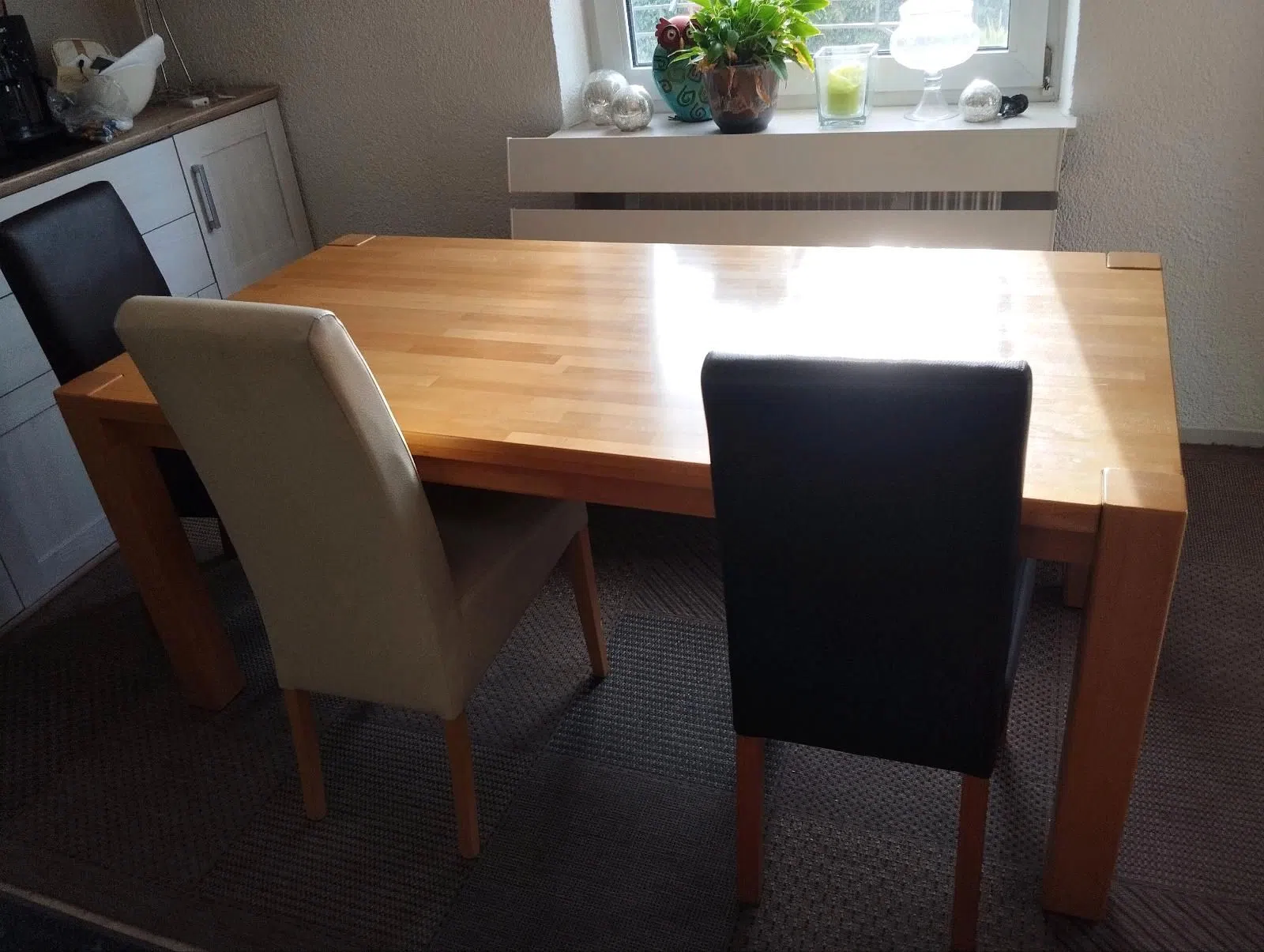 Esszimmer Tisch 180 mit 6 Stühlen und bank