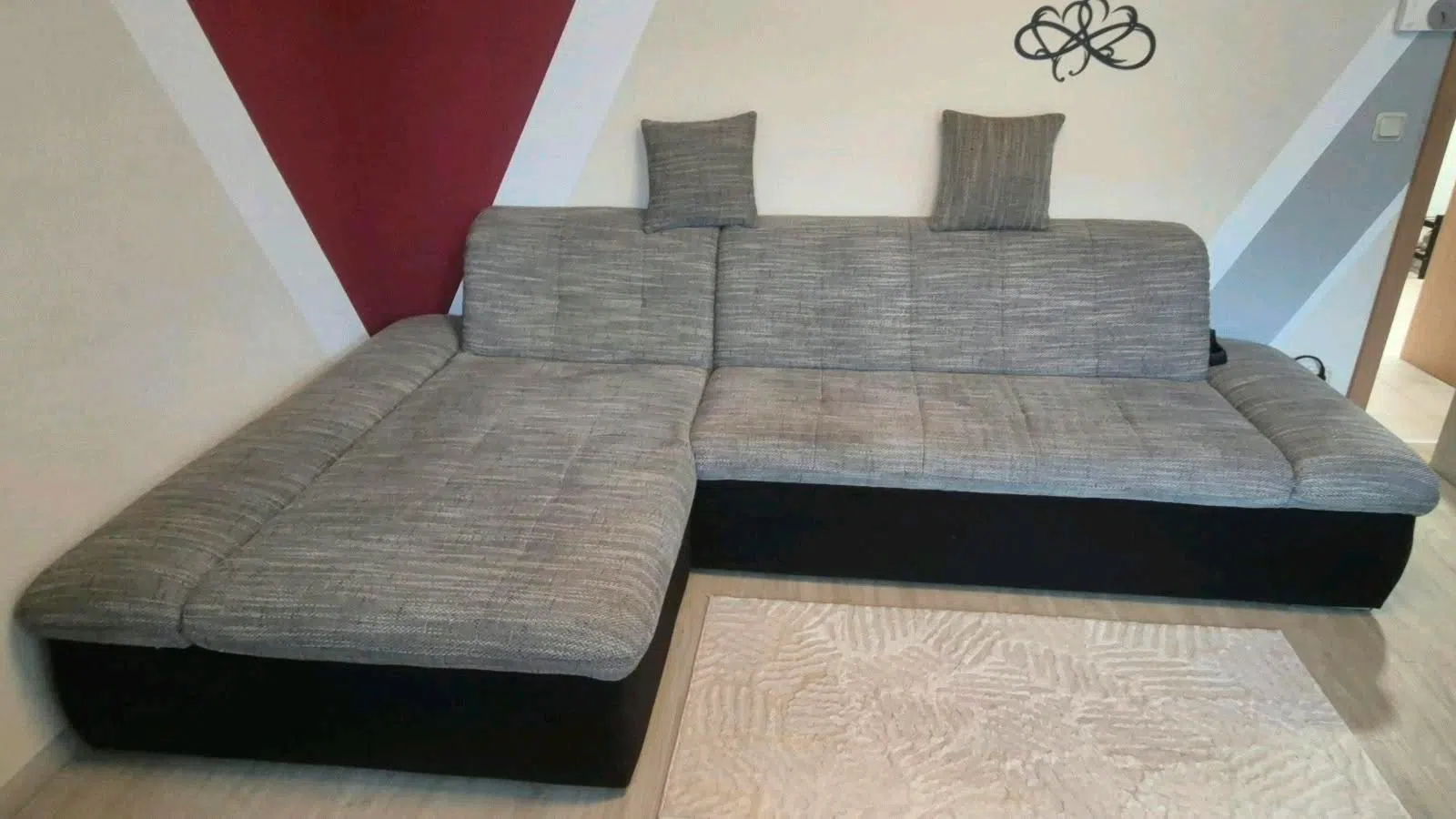 Großes Ecksofa in Grau-Schwarz, 3m x 1,65m