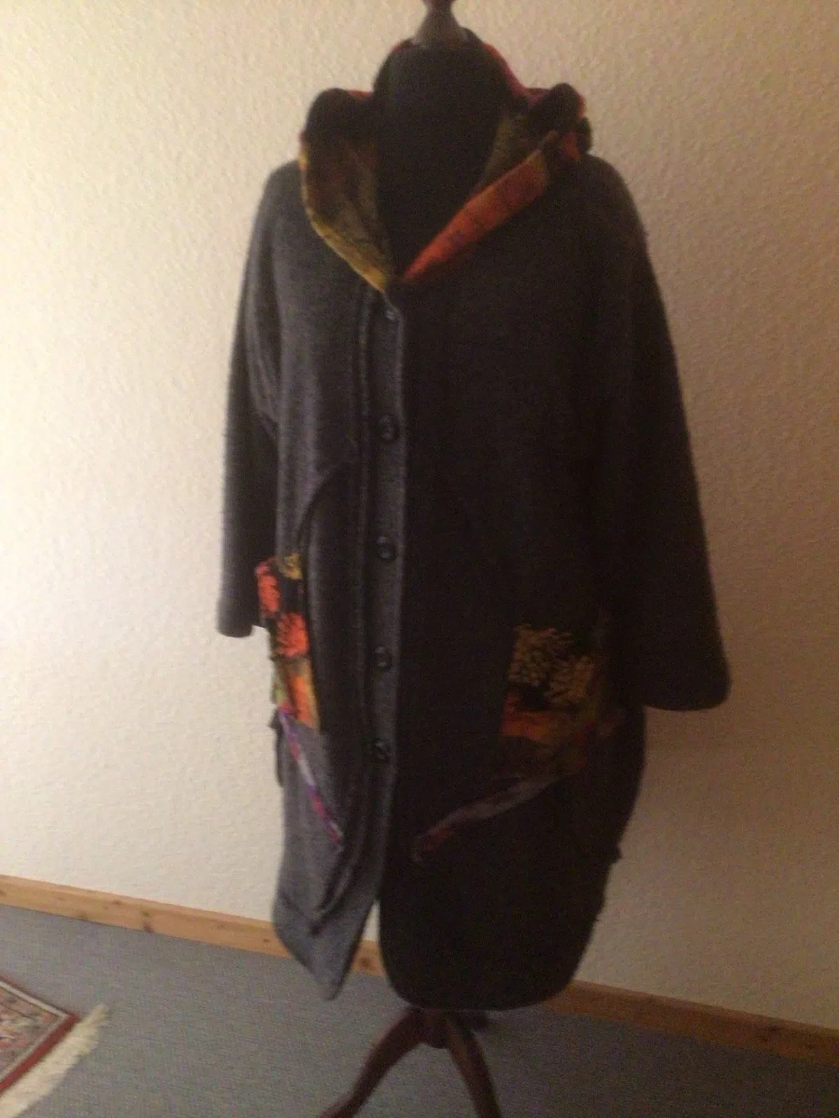 Sarah Santos Damenmantel Wollfilz Gr. 52 mit Kapuze