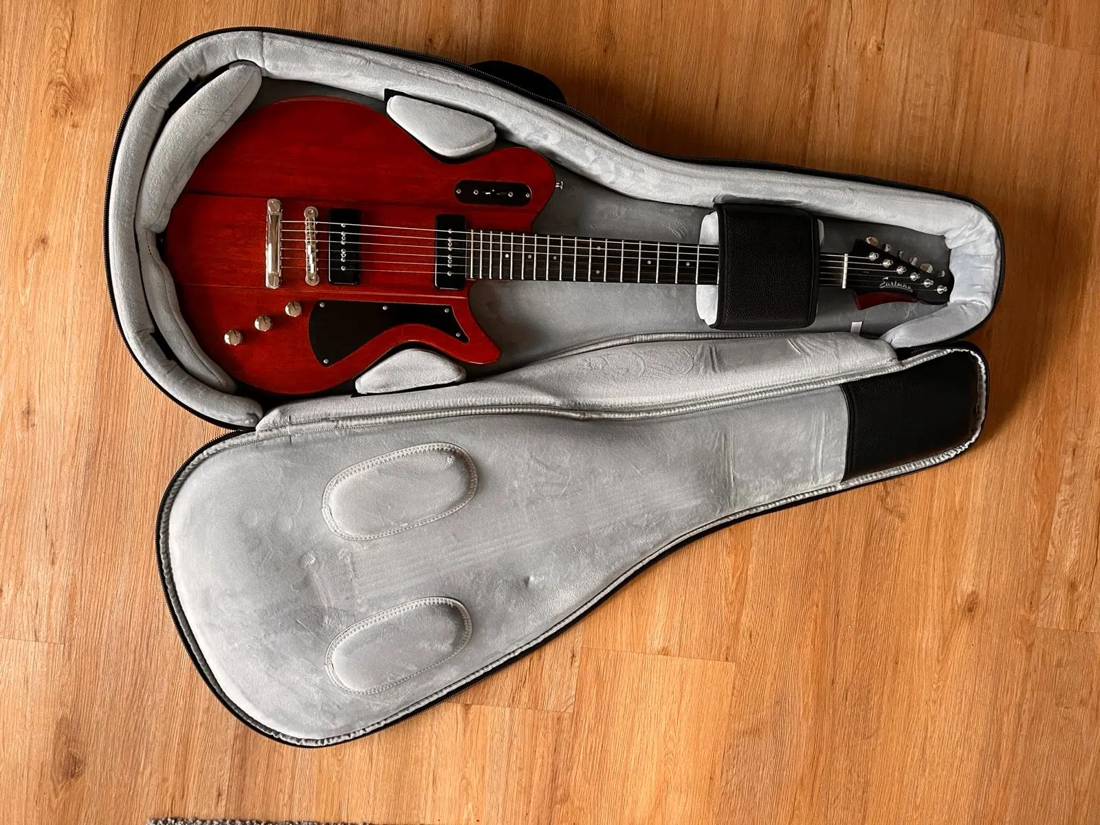Eastman Juliet P90 Vintage Red – E-Gitarre, wie neu, 1 Jahr alt