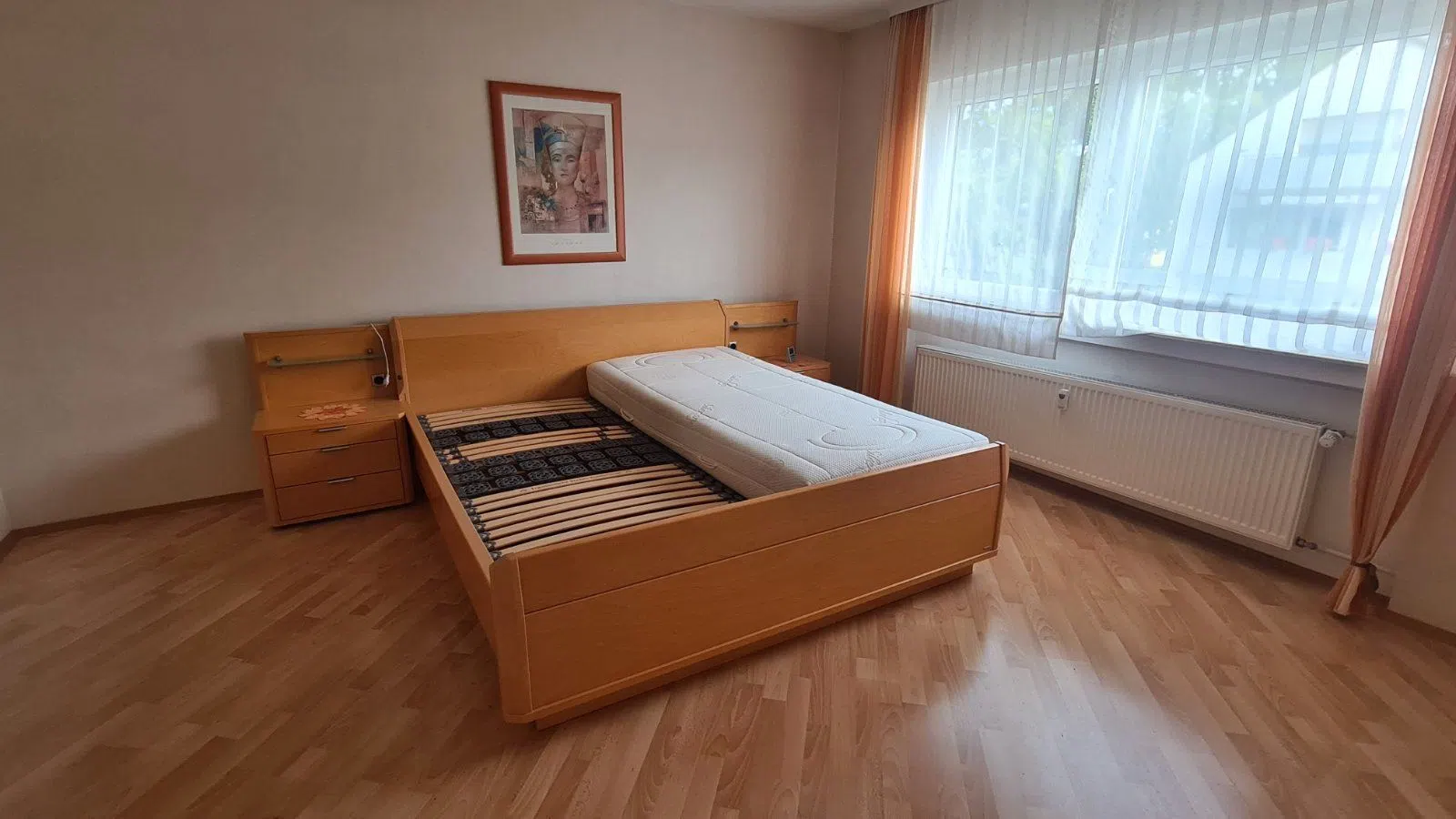 Massives Marken-Doppelbett inkl. Lattenrost + eventl. Matratzen