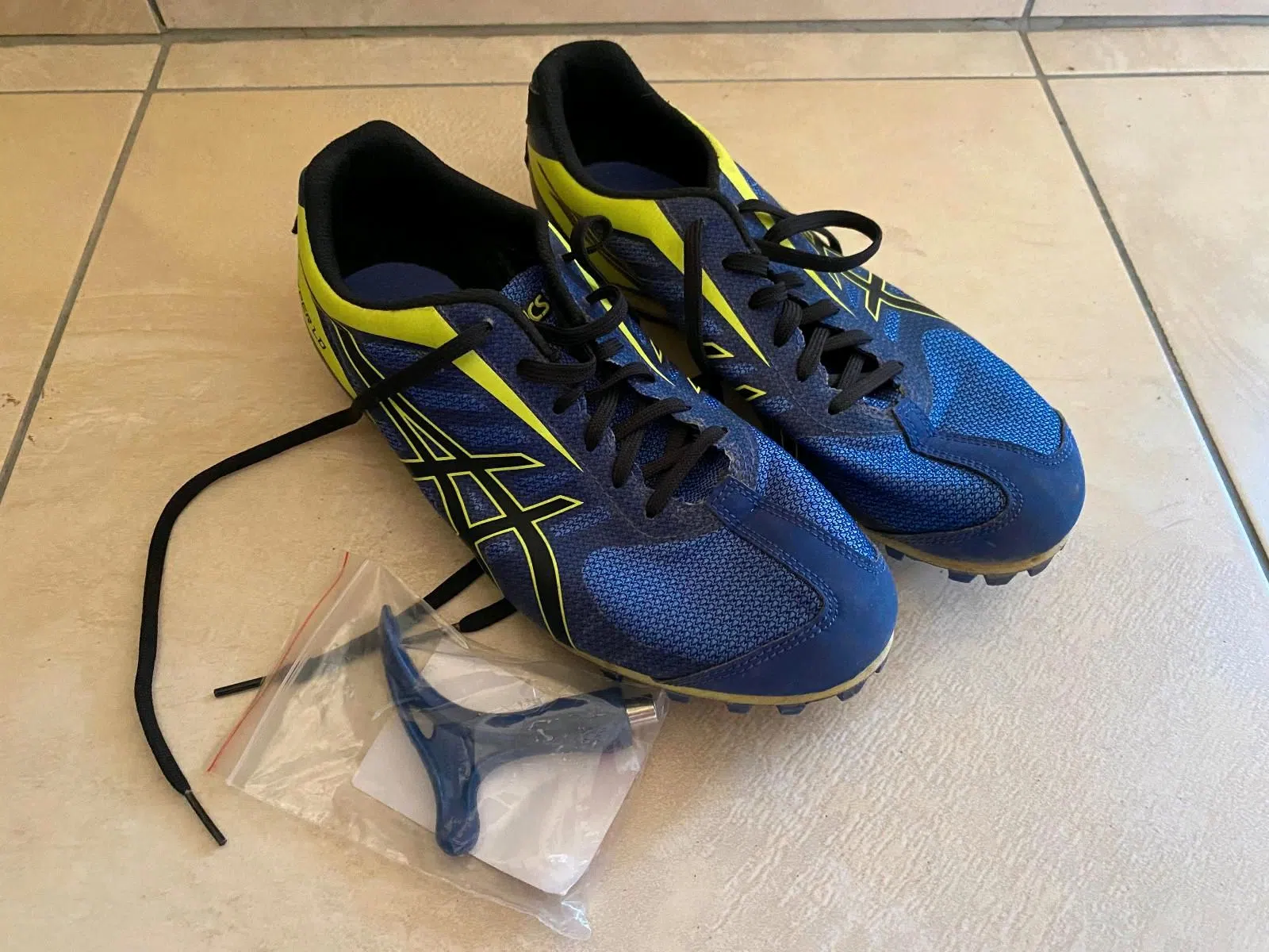 Asics - Laufschuhe Spikes, Gr. 40,  blau/gelb