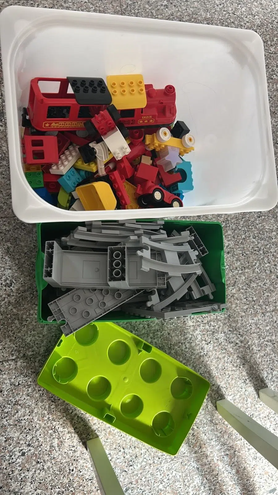 LEGO DUPLO Dampfeisenbahn mit Brücke, Schranken, Schienen…