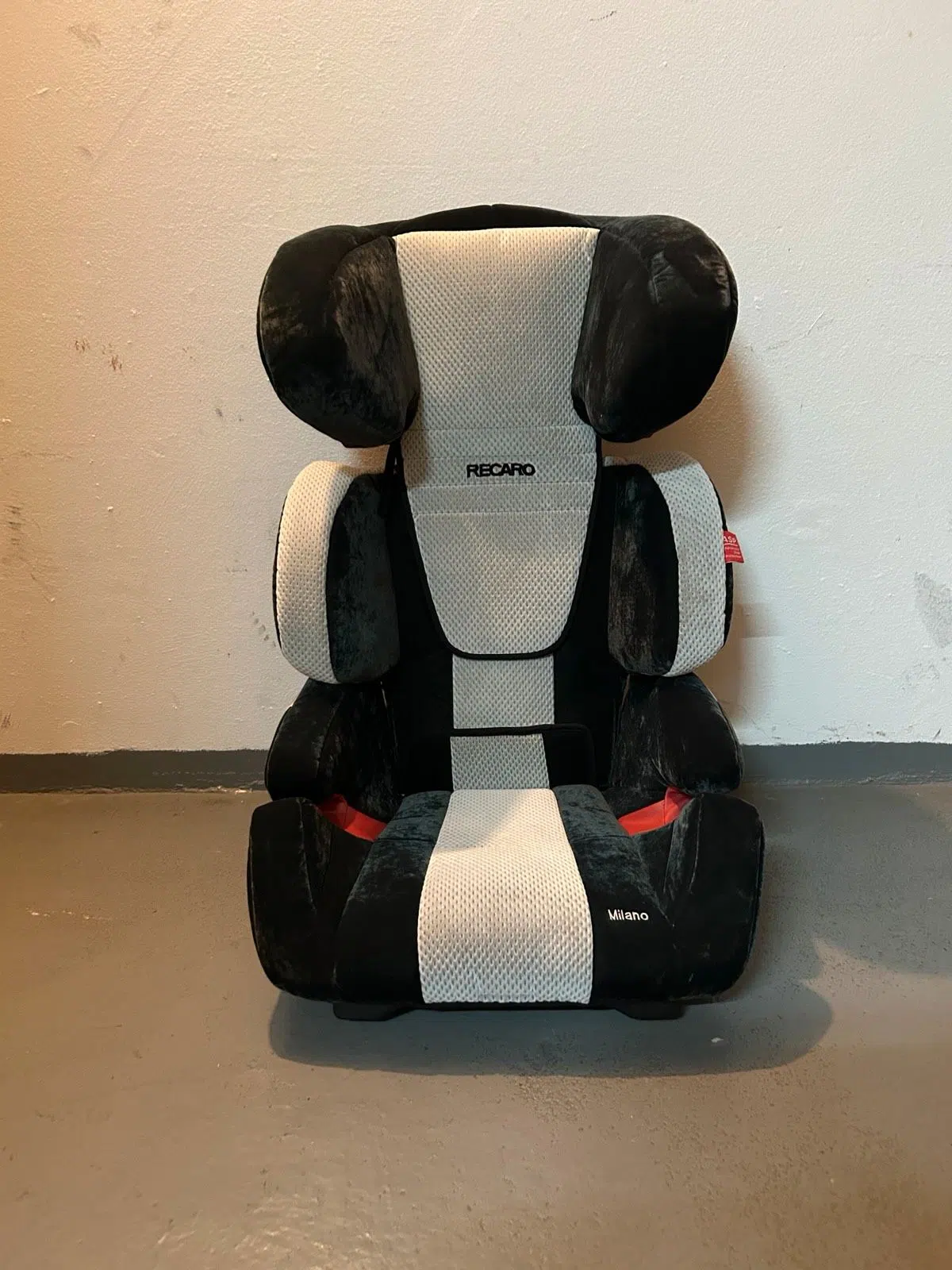 Kindersitz RECARO Milano – Schwarz/Grau – Sehr guter Zustand