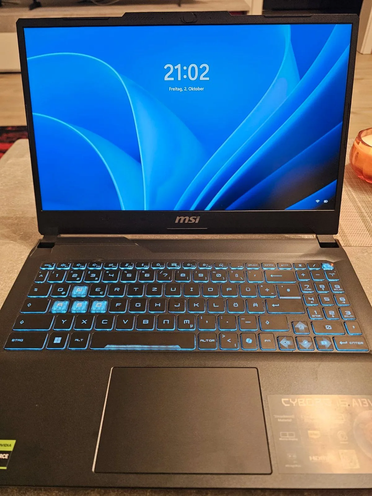 Gaming Laptop MSI Cyborg 15 – RTX 4050, i5, 144Hz – Wie Neu!