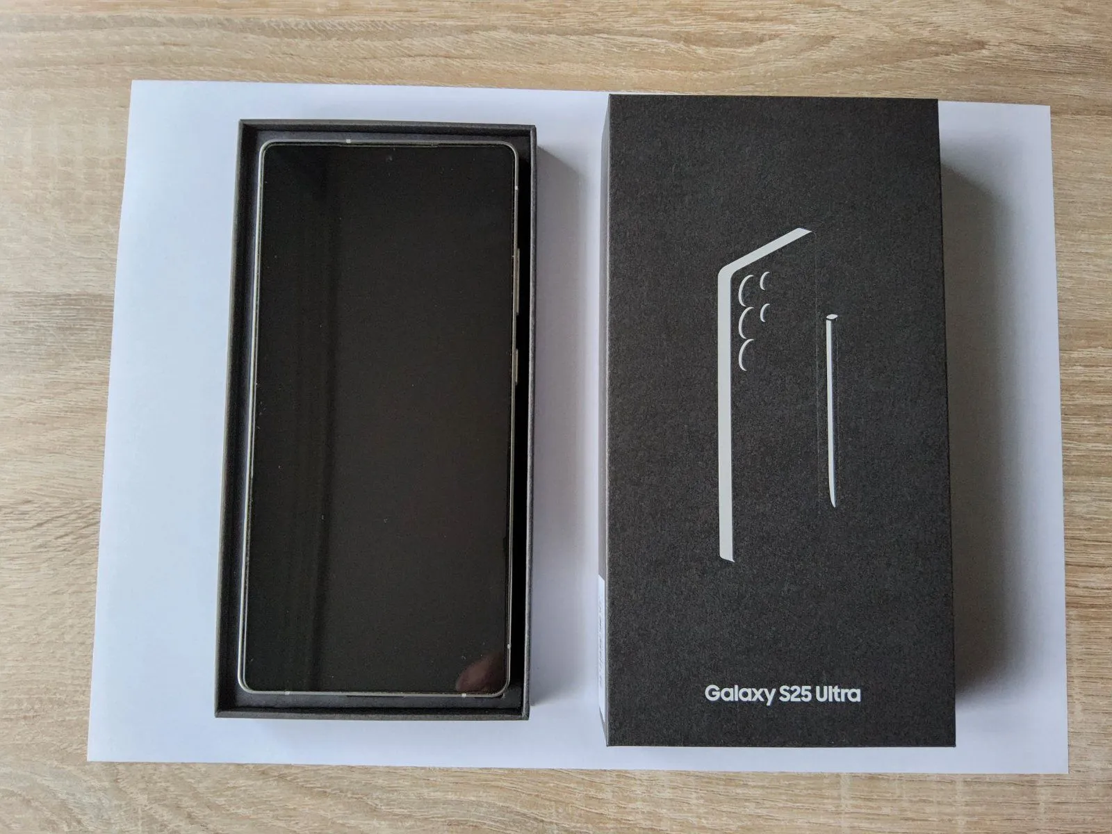 Samsung Galaxy S25 Ultra mit Zubehör