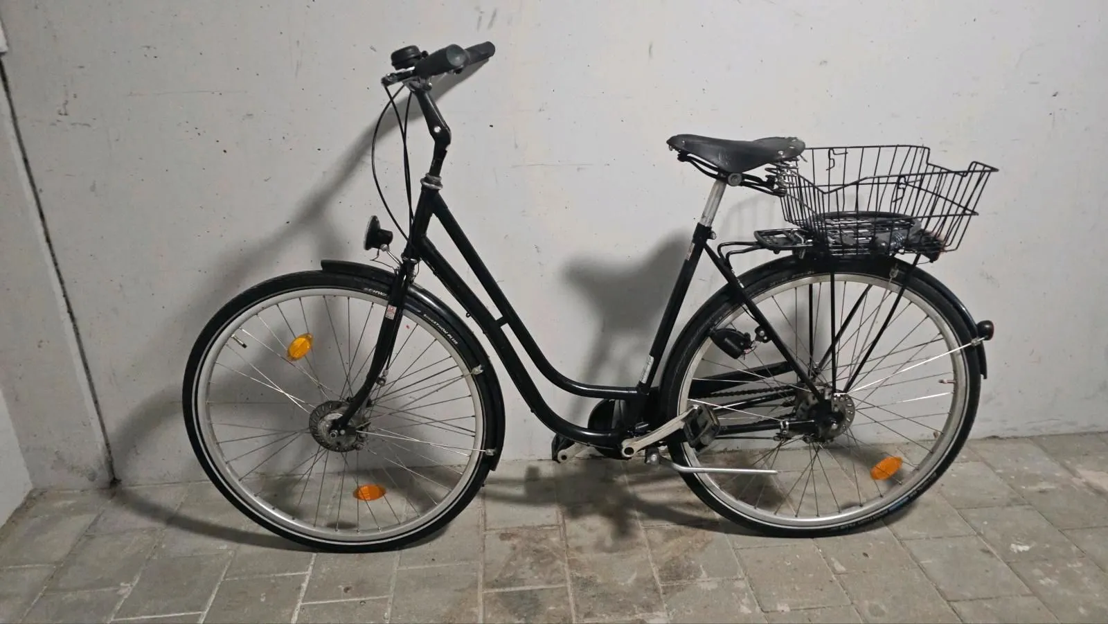 Klassisches Damen Citybike Schwarz – Mit Korbsystem,