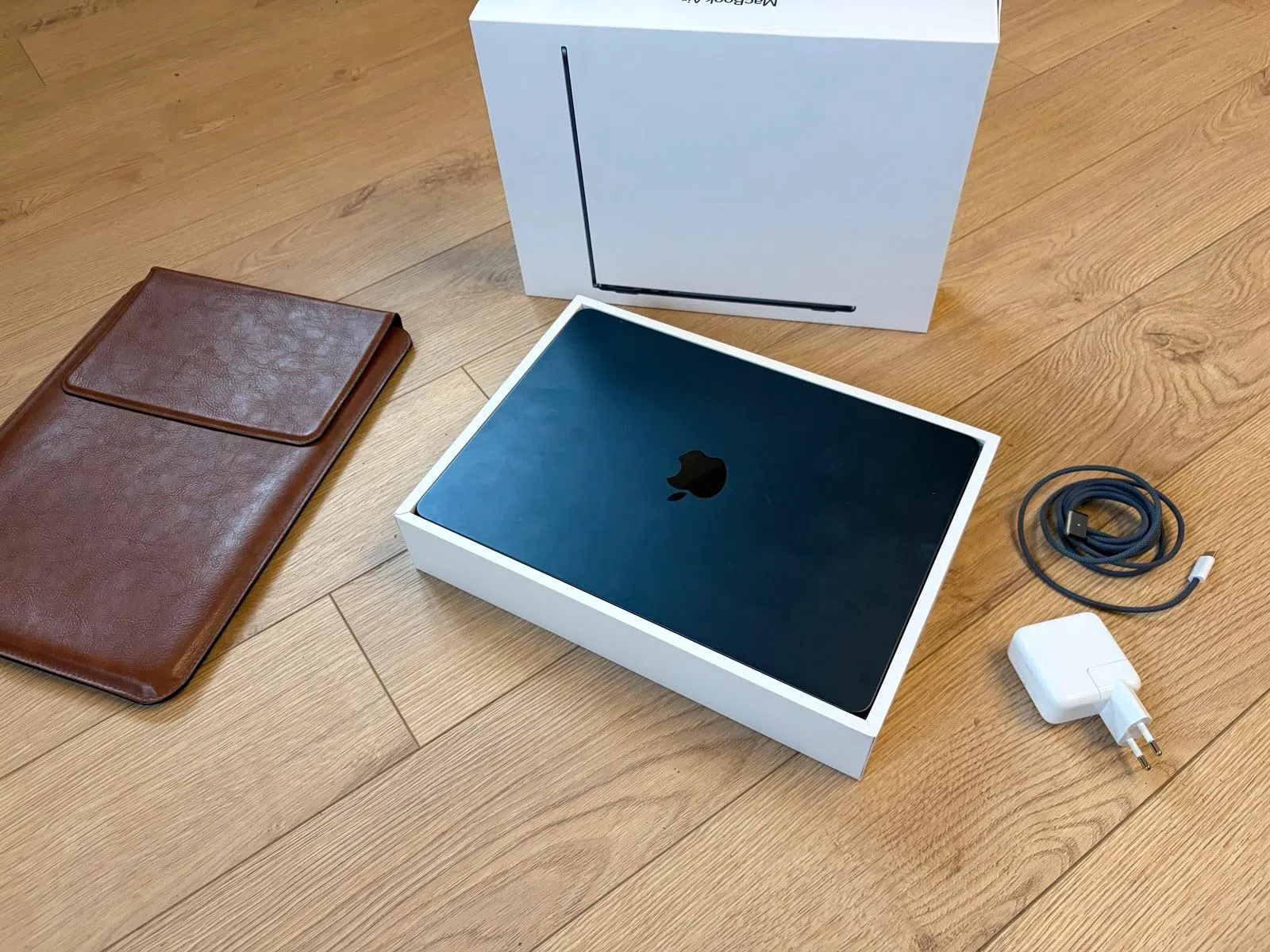 Apple MacBook Air M2 - wie neu mit OVP, Akku 100% und Tasche
