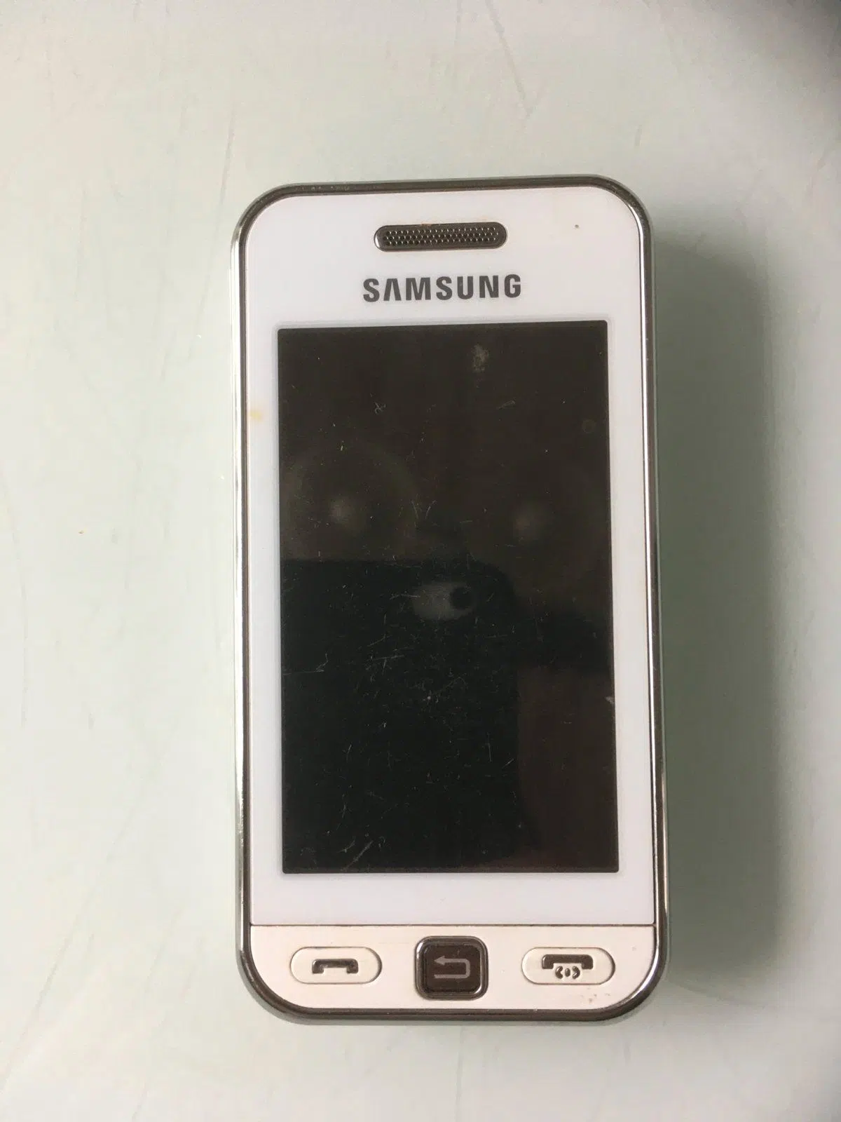 Altes Samsung Handy, weiß, ohne Ladekabel, optisch guter Zustand
