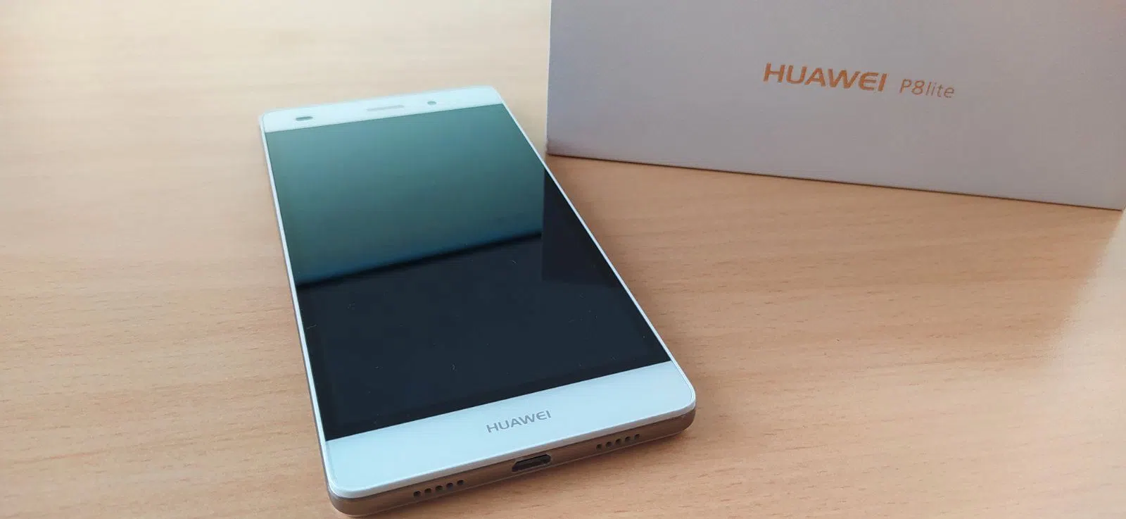 Huawei P8 lite, ohne Simlock, DUAL SIM, inkl. Kopfhörer