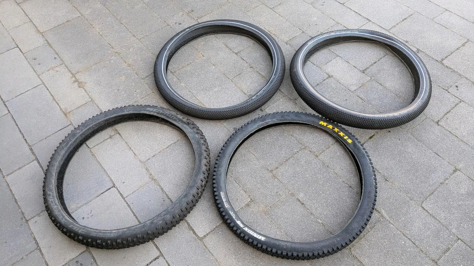 4 Reifen 27,5 Zoll: 2x G-One, Nobby Nic, Minion SS