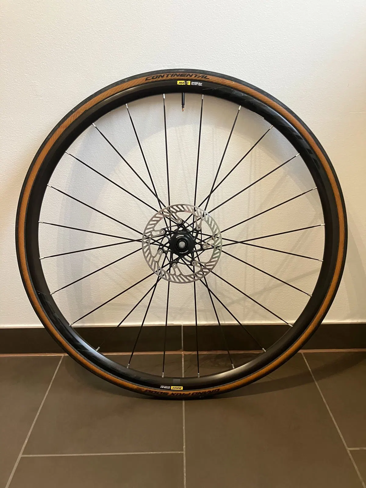 Mavic Aksium Elite UST Disc Laufradsatz mit Campagnolo Kassette