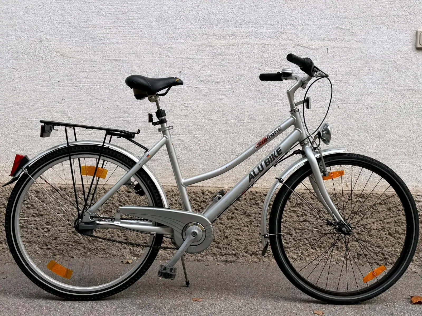 Damen Citybike Alu Bike – 28 Zoll, silber, mit Gepäckträger