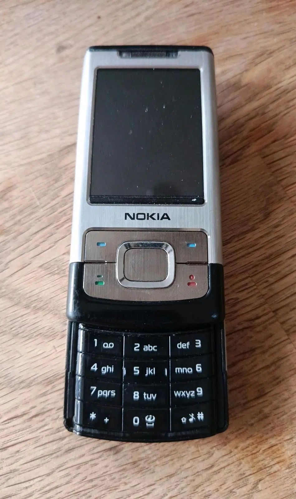 Altes Nokia Slider Handy für Bastler