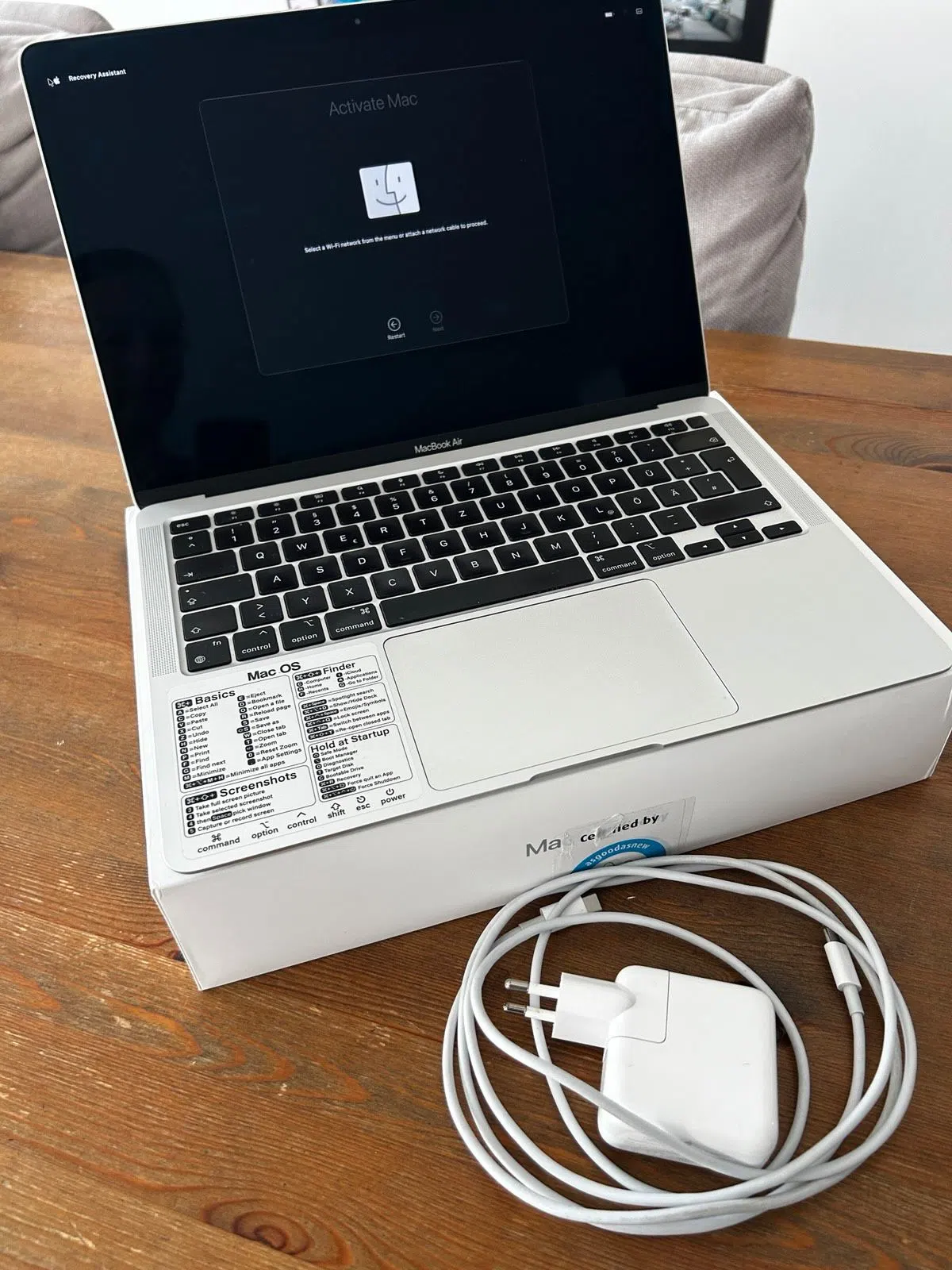Apple MacBook Air 13 Zoll mit M1-Chip, 8 GB