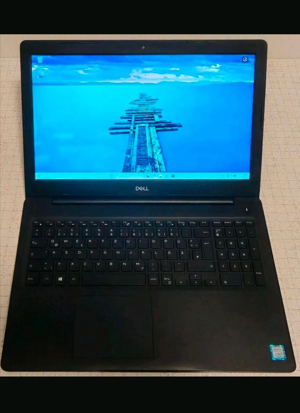 Dell 3590. 15 zoll. i5 7200u + 8 GB DDR4 + 256 GB m2. SSD + USB C