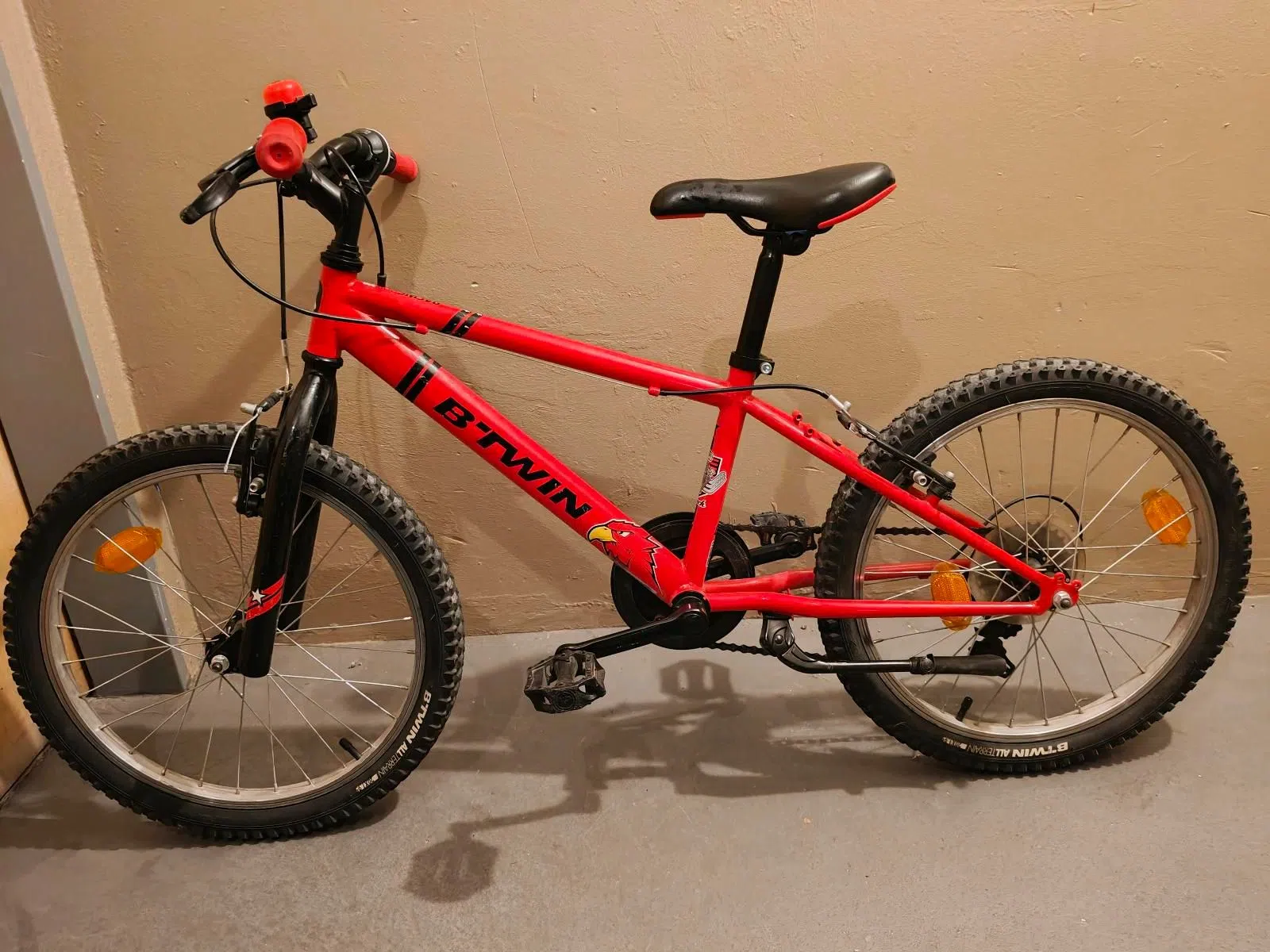 B'Twin Kinderfahrrad rot