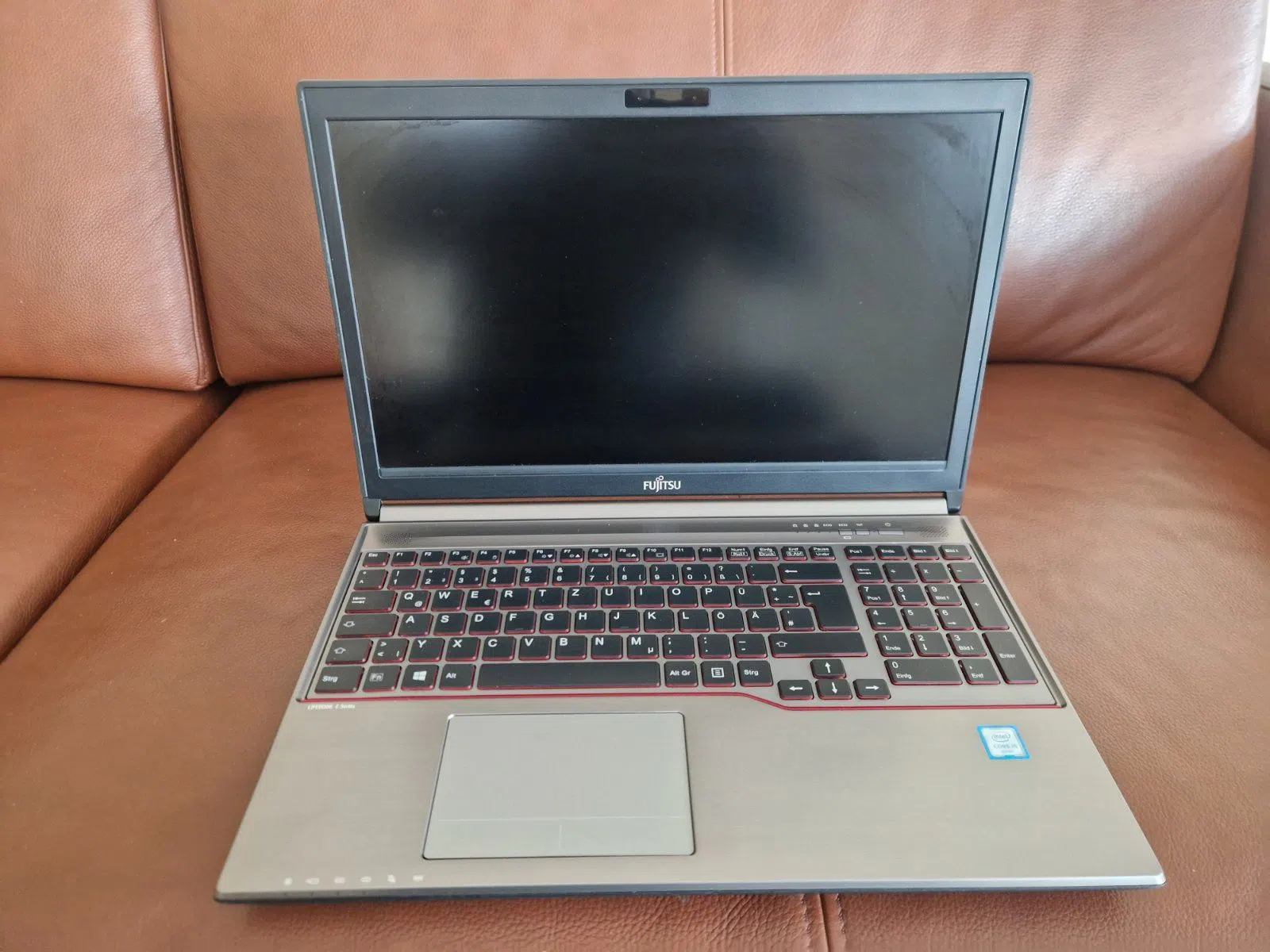 Fujitsu Lifebook E756 Notebook als Ersatzteilspender