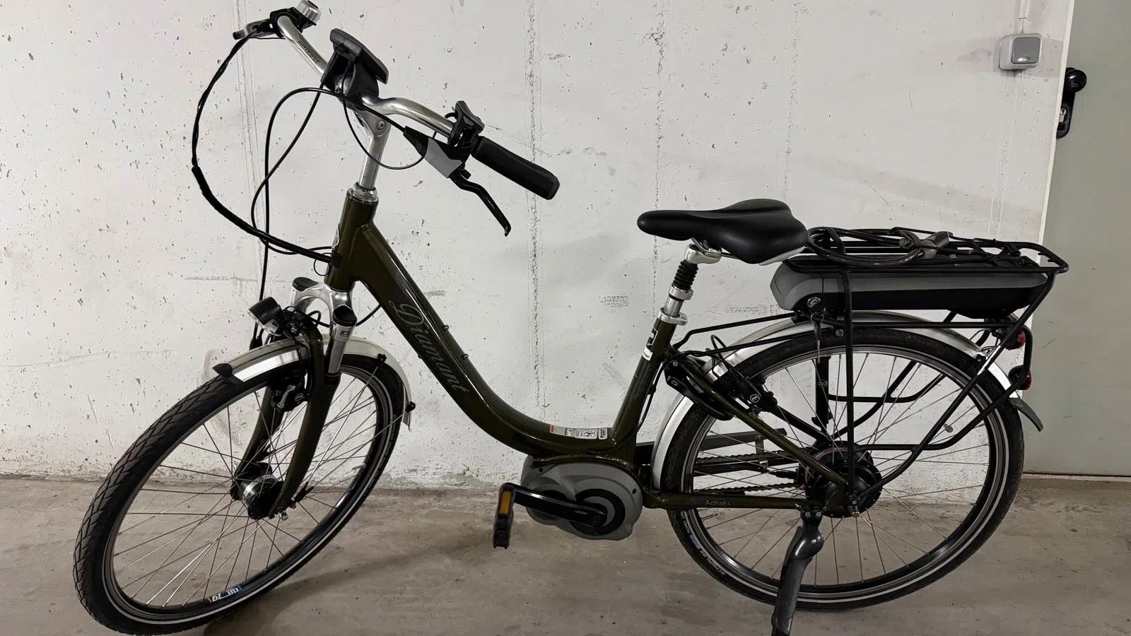 Herbstschnäppchen Damen E-Bike DIAMANT Achat SDLX+ 26" W40 olive