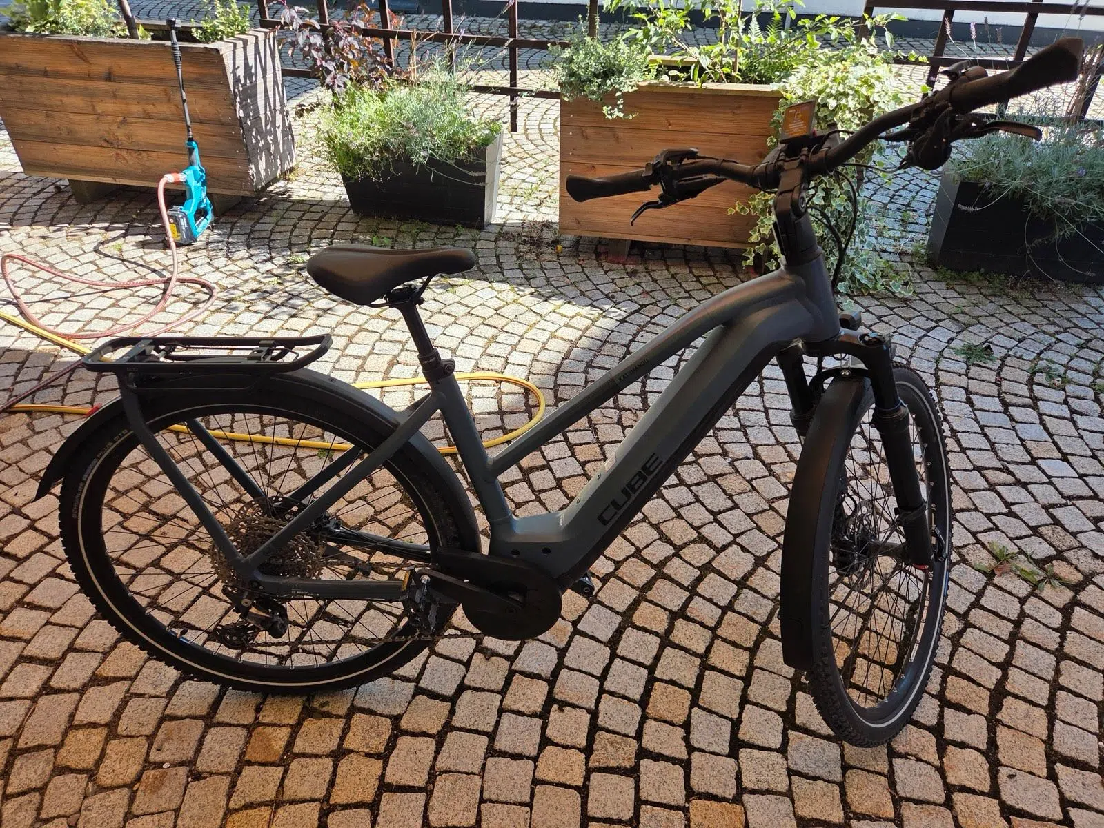 Cube Kathmandu Hybrid E-Bike mit Extra Ausstattung